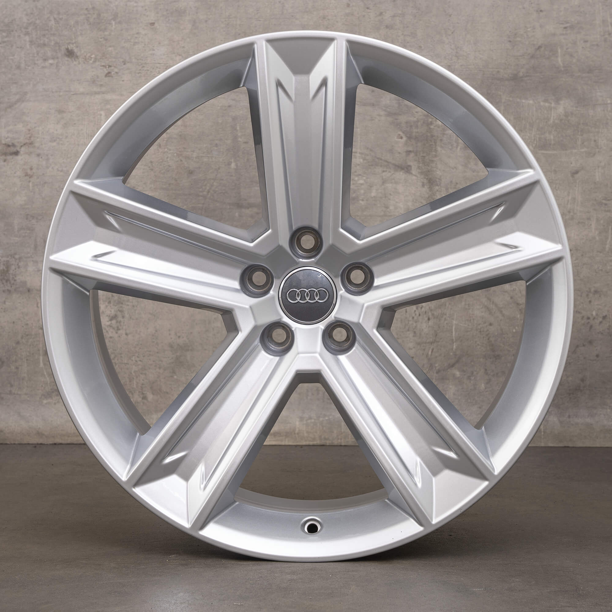 Originale Audi Q8 SQ8 4M 20 Zoll Felgen 4M8601025C Alufelgen silber
