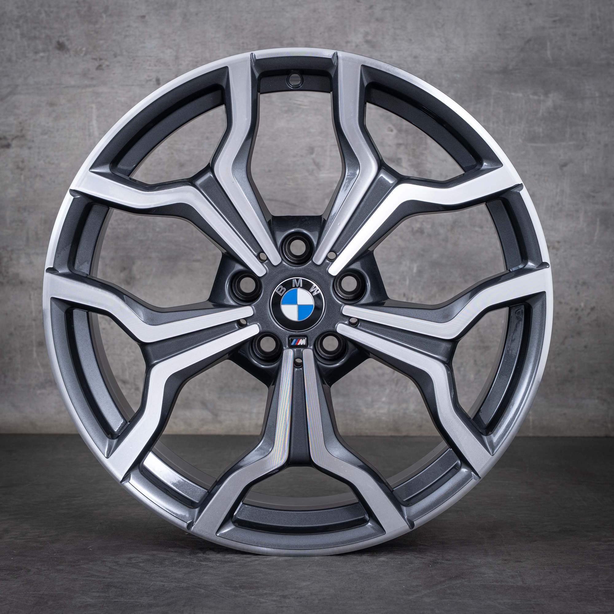 Oryginalne felgi BMW X1 X2 19 cali F39 F48 Styling 722 M 8009759 orbit grey glossy turned