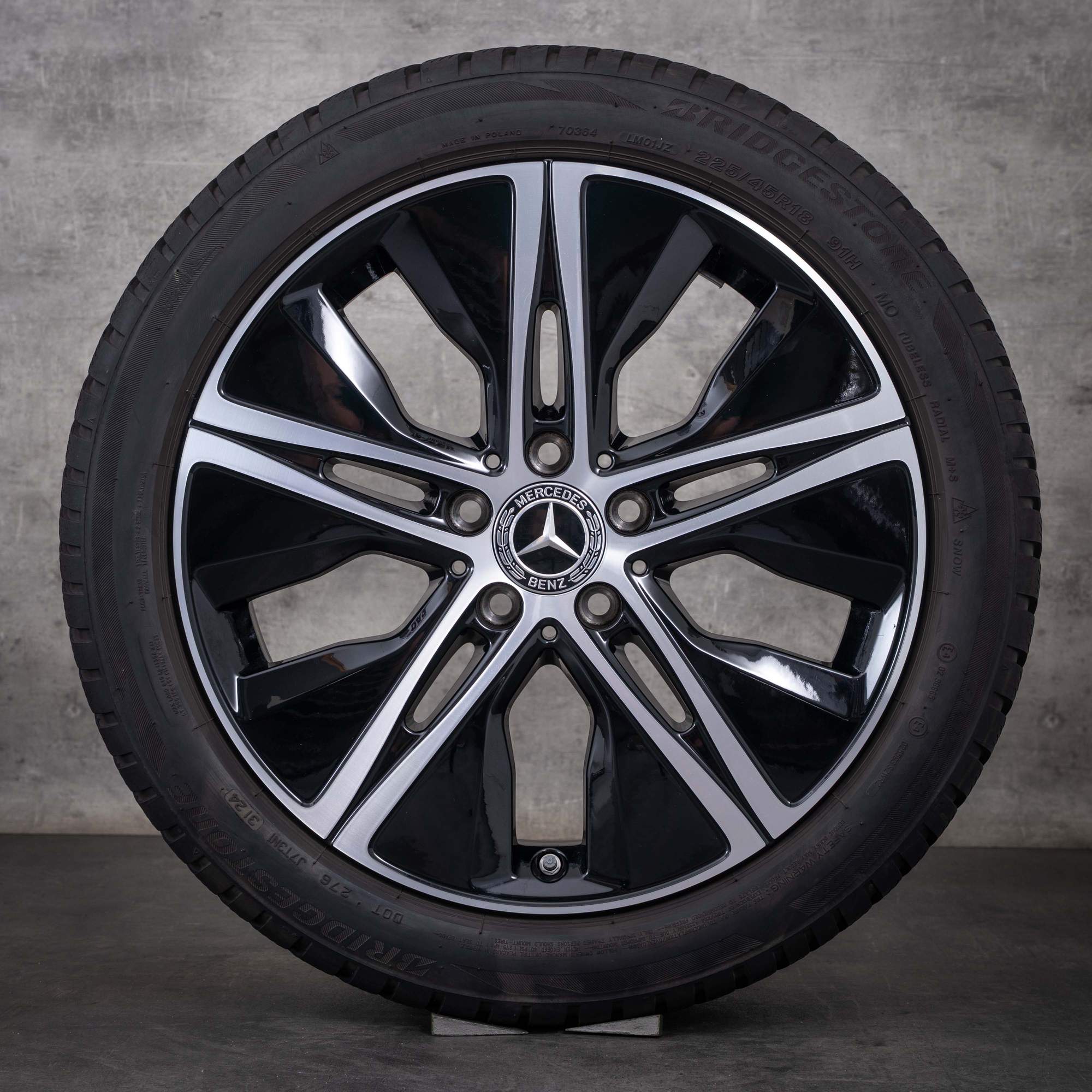 Pneus de inverno originais Mercedes-Benz Classe A, B e CLA 18 polegadas W177 V177 W247 C118 X118 A1774010500, pretas com acabamento diamantado