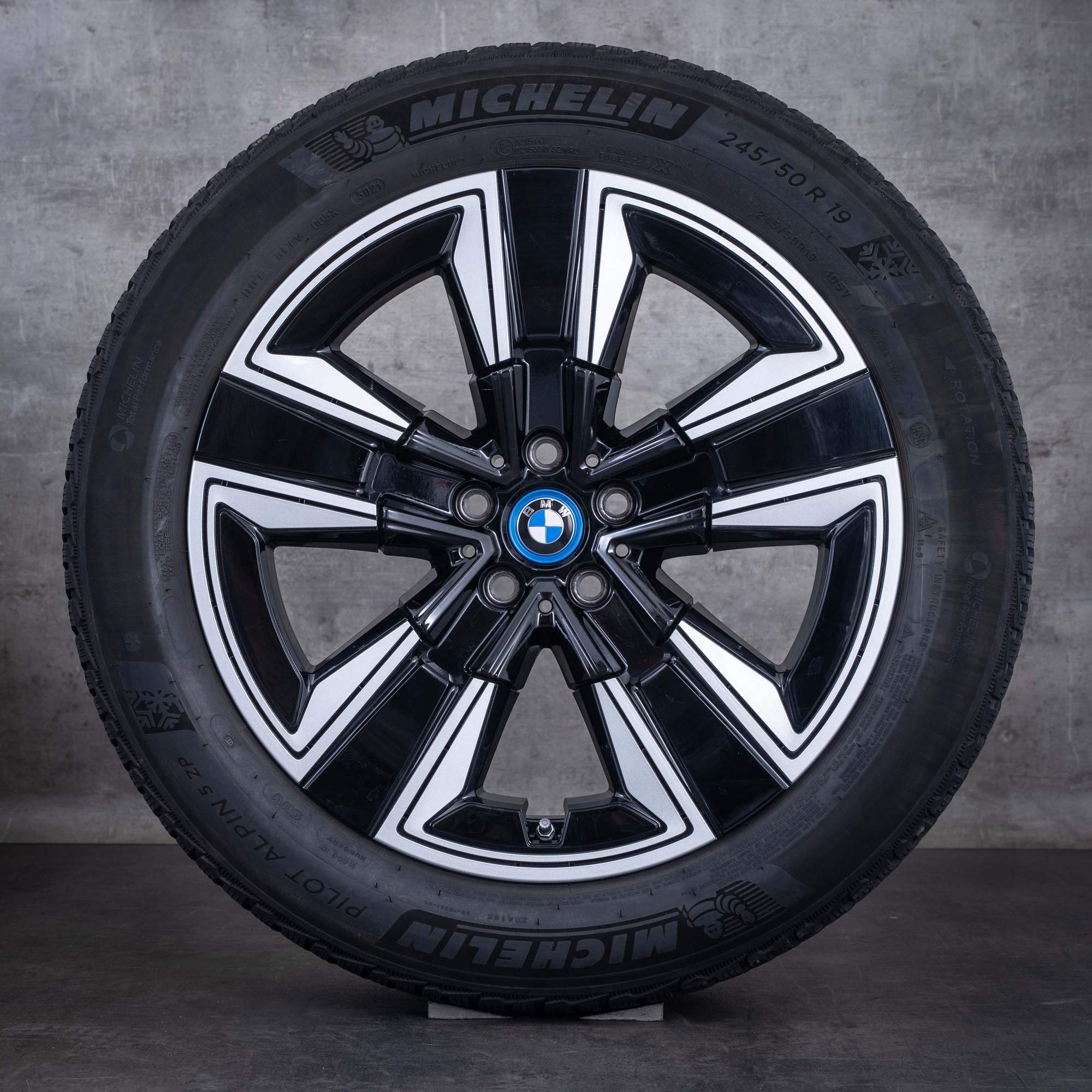 Original BMW iX3 Winterräder 19 Zoll G08 Felgen Styling 842 6895627 jet black uni silber