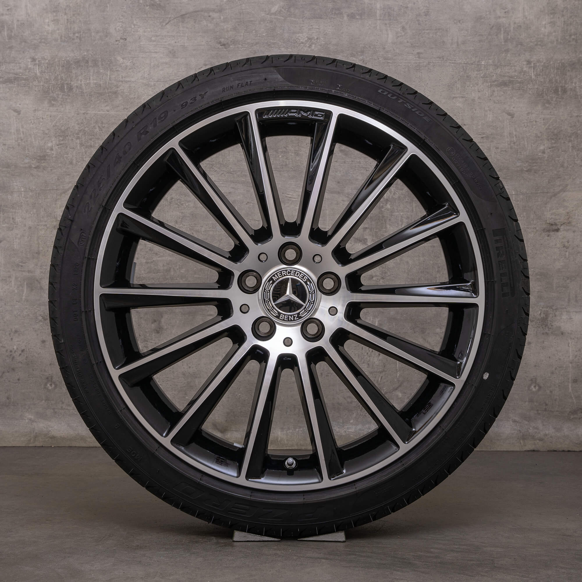 Autentico Mercedes Benz Classe C AMG cerchi 19 pollici W205 S205 C205 A205 pneumatici estivi A2054011300 A2054011400 nero lucido tornito