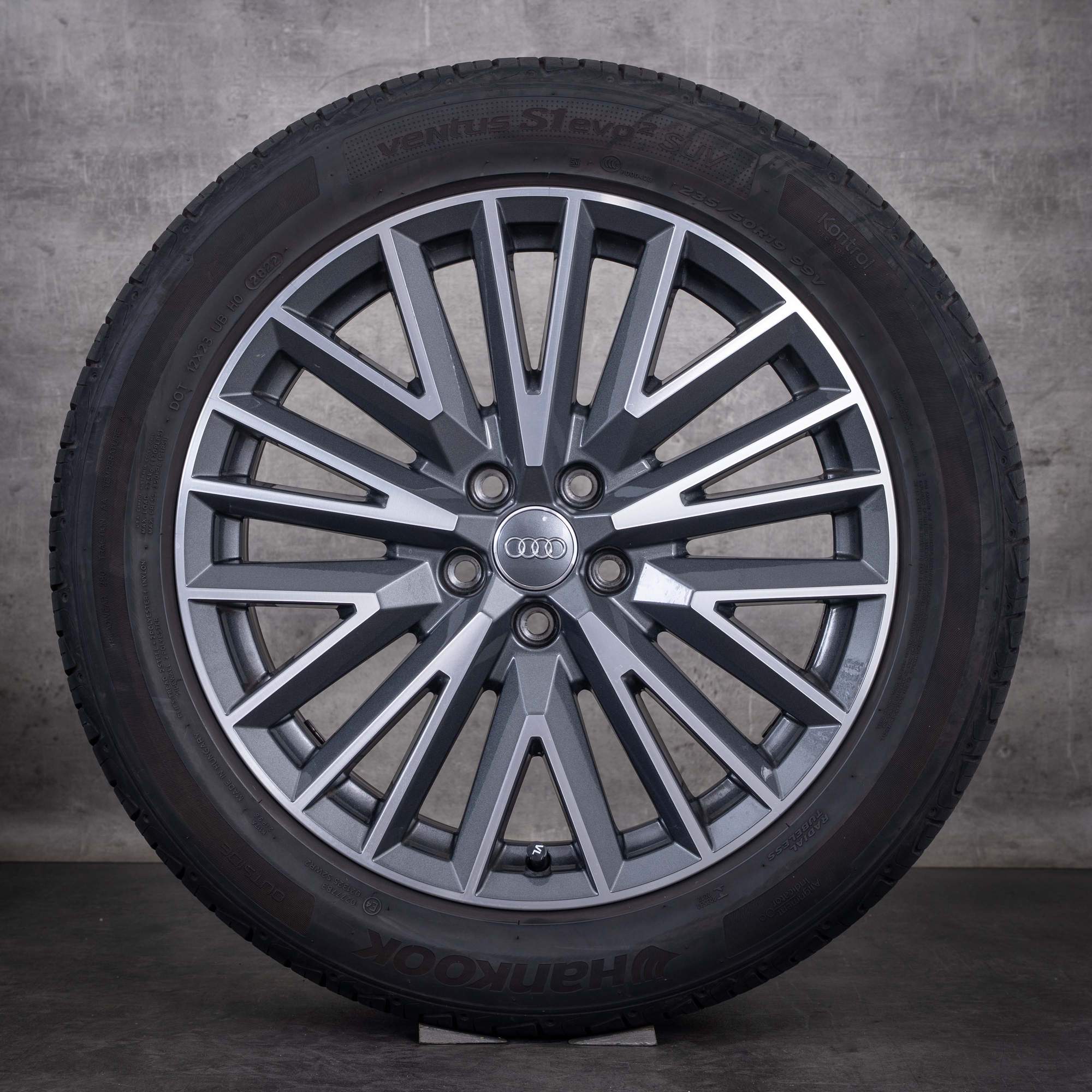 Original Audi Q3 Felgen 19 Zoll II F3 Sommerräder 83A601025L titan glanzgedreht