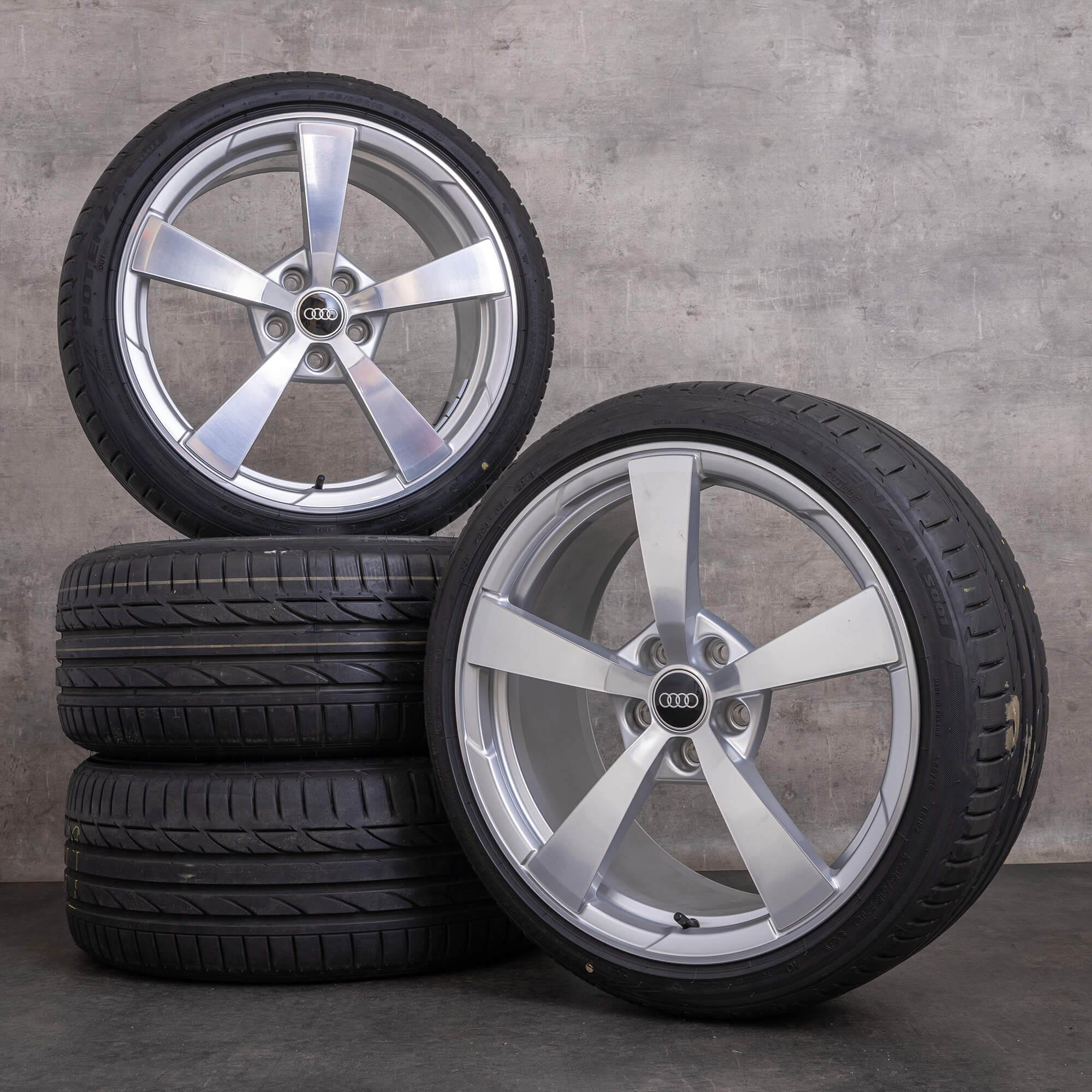 Original Audi TT S RS vinterhjul 19 tum 8S FV fälgar / fälg 8S0601025AQ silver polerad