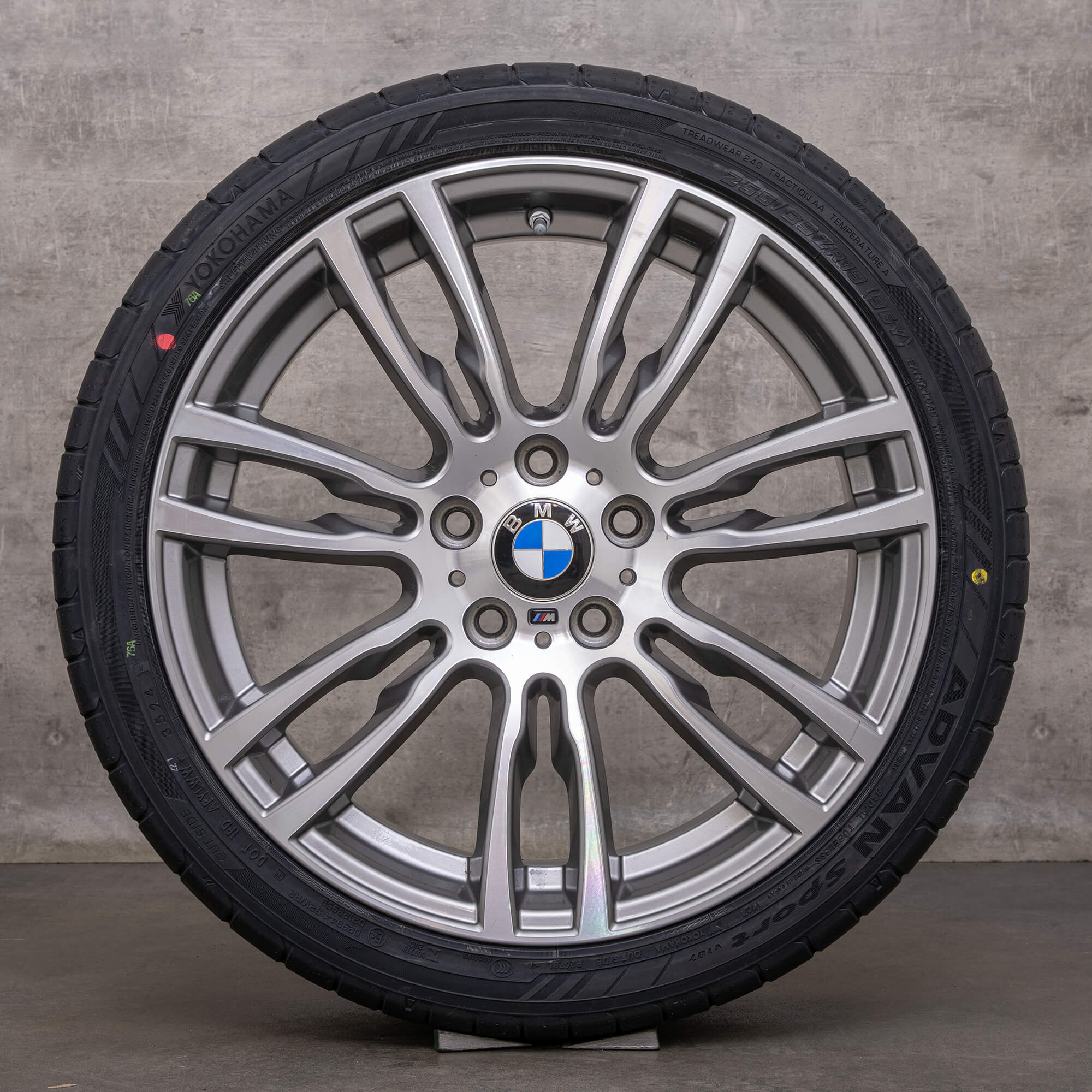 Original BMW 3-serie 4 hjul 19 tum F30 F31 F32 F33 F36 Gran Coupé sommar styling 403 M 7845882 7845883 ferric grey front polish