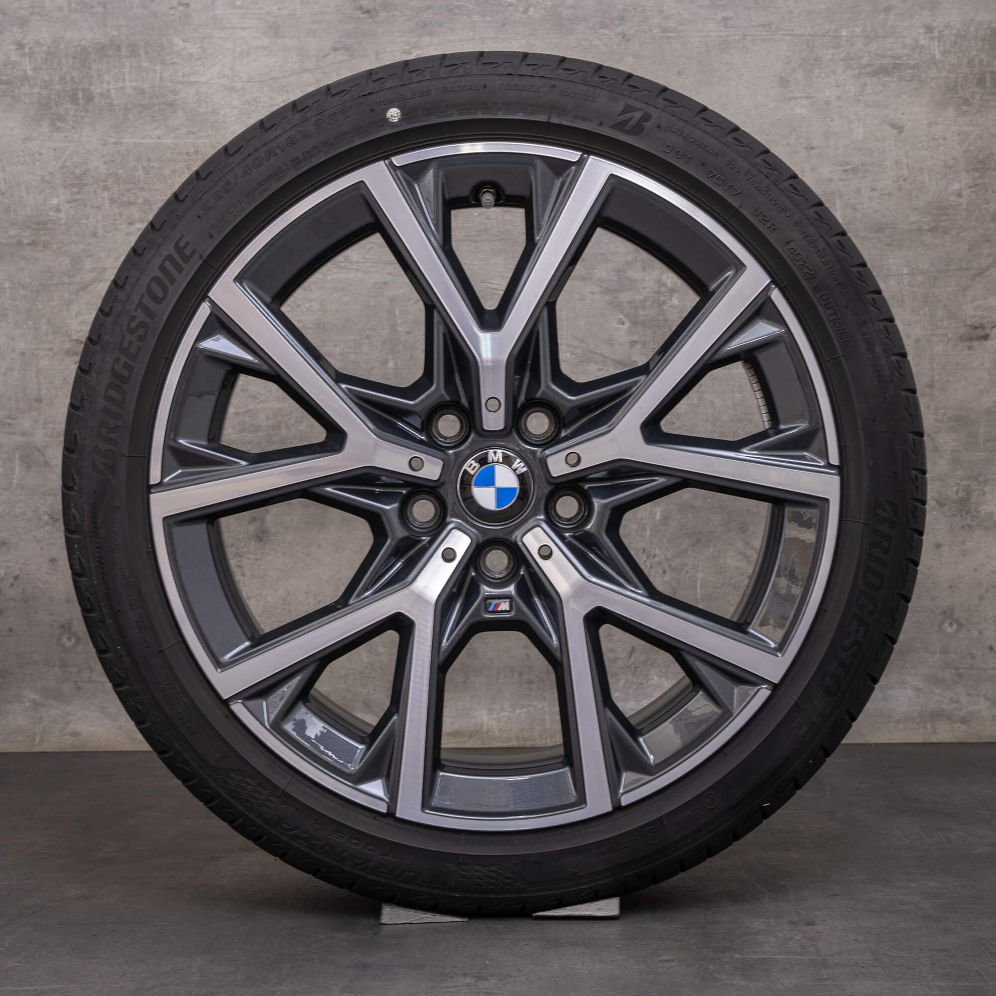 Orijinal BMW 1 serisi 2 jant 18 inç F40 F44 Gran Coupé yaz lastikleri styling 553 M 8092355 orbit gri parlak tornalanmış