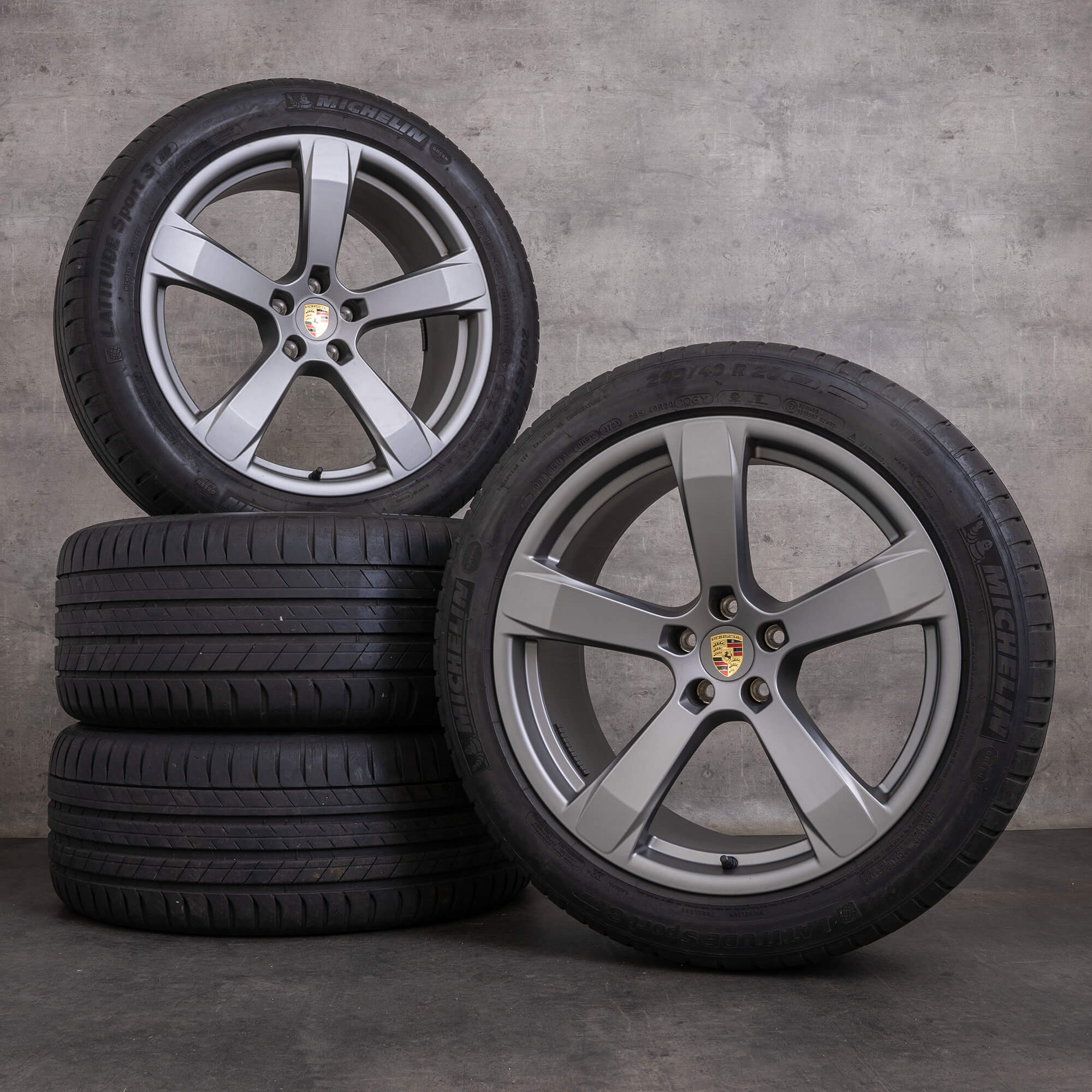 Original Porsche Macan III ráfky na auto 20" letní kola 95B601025FM 95B601025FP platinum silver matt