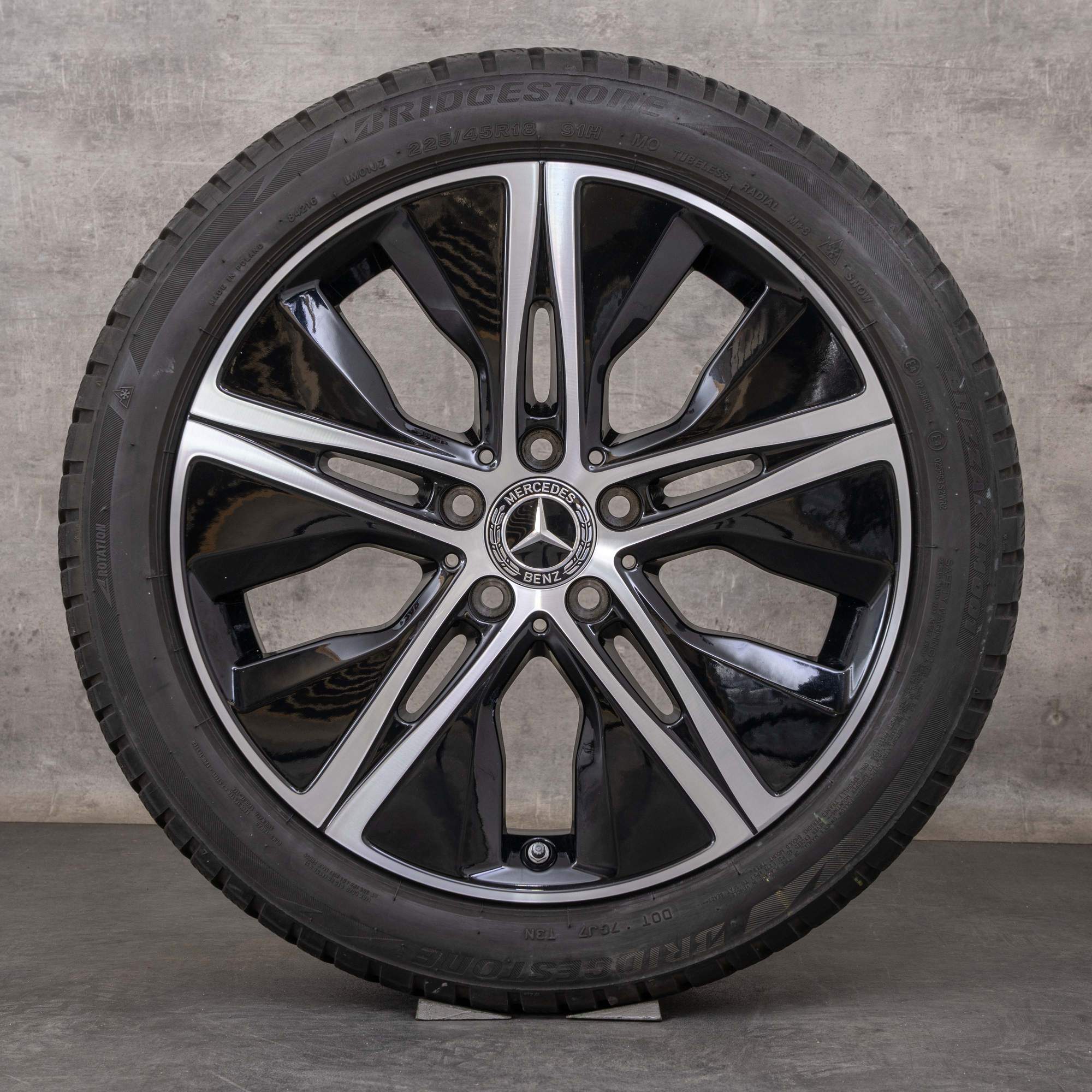 Alkuperäiset Mercedes Benz A B-sarja CLA talvirenkaat 18 tuuman W177 V177 W247 C118 X118 vanteet A1774010500 musta kiillotettu