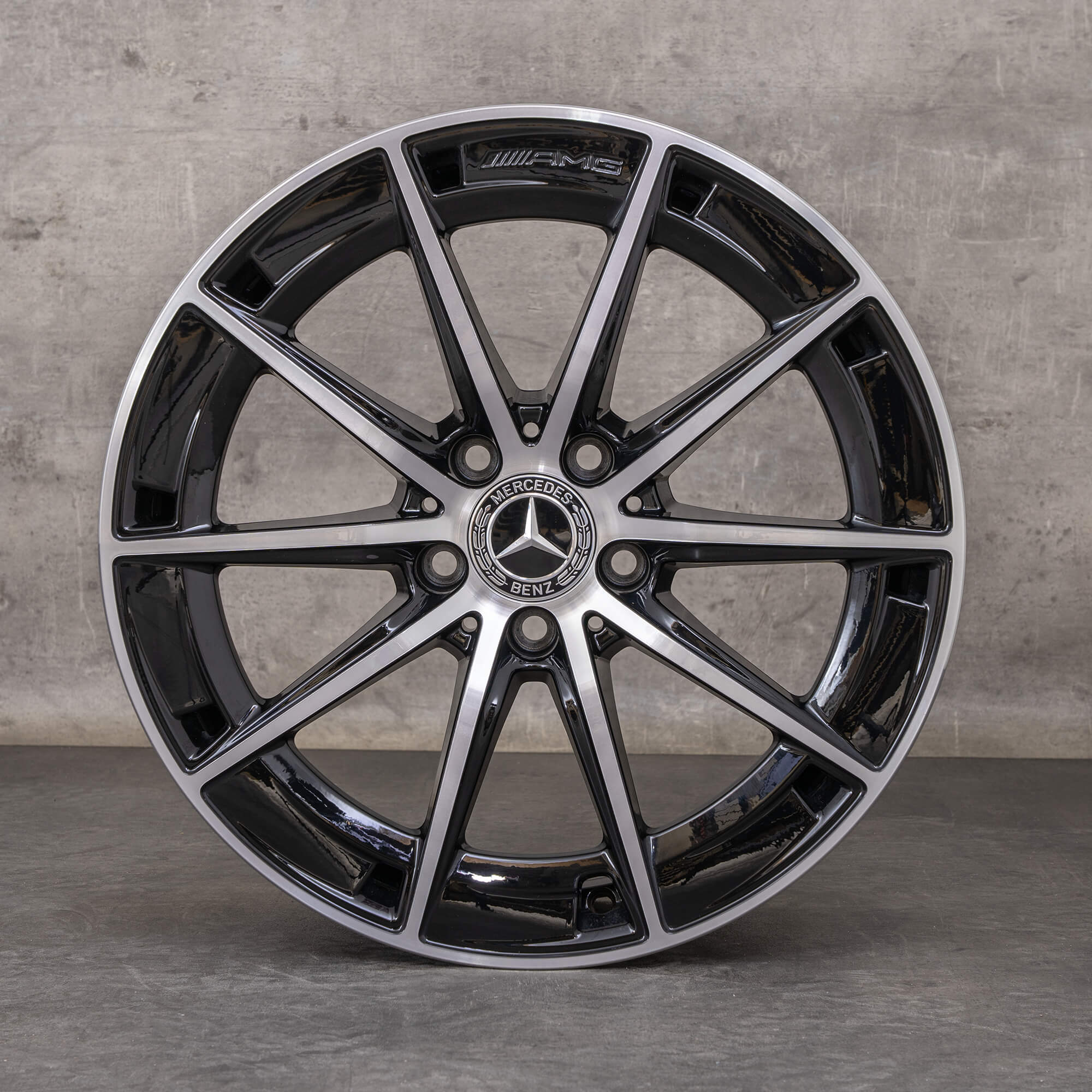 Alkuperäiset Mercedes Benz CLA 35 AMG vanteet 18 tuuman C118 A1184010500 musta kiillotettu.