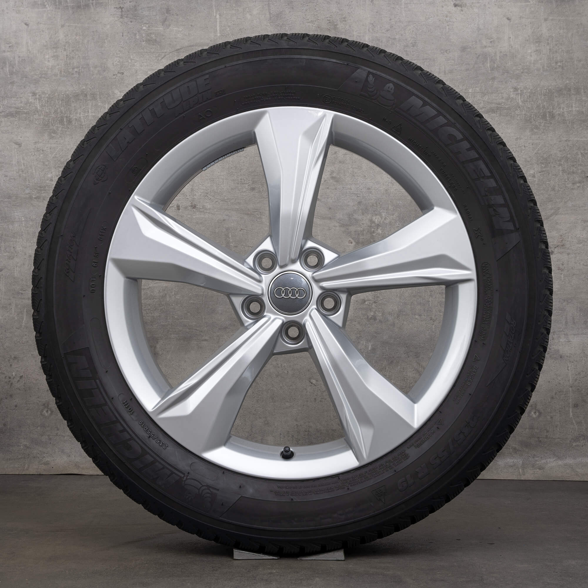 Oryginał Audi Q5 SQ5 koła zimowe 19 cali felgi FY 80A601025K dynamiczny wzór DOT 23 srebrne