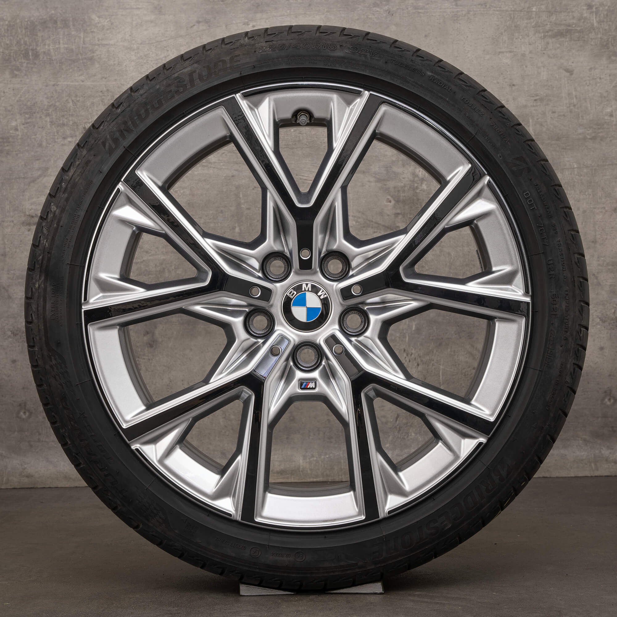 Pneus été d'origine BMW Série 1 F40 2 F44 18 pouces 8092355 553 M argent noir