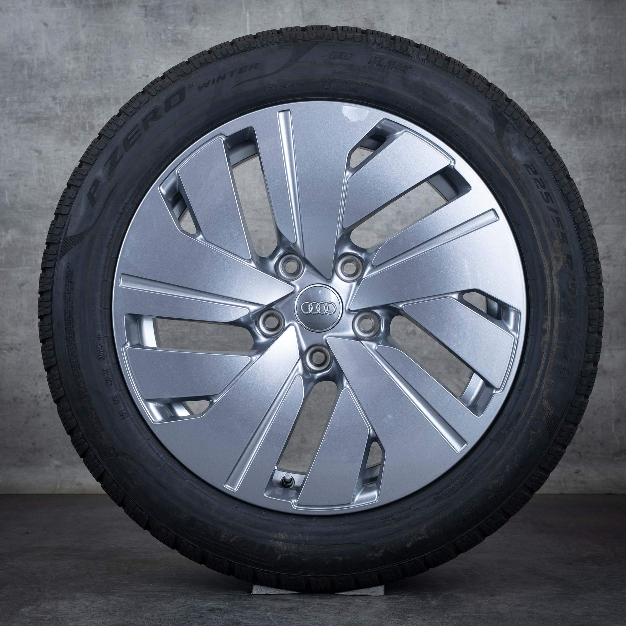 Jantes e pneus inverno originais Audi A6 e-tron de 19 polegadas jantes GH 85E601025 85E601025A antracite brilhante