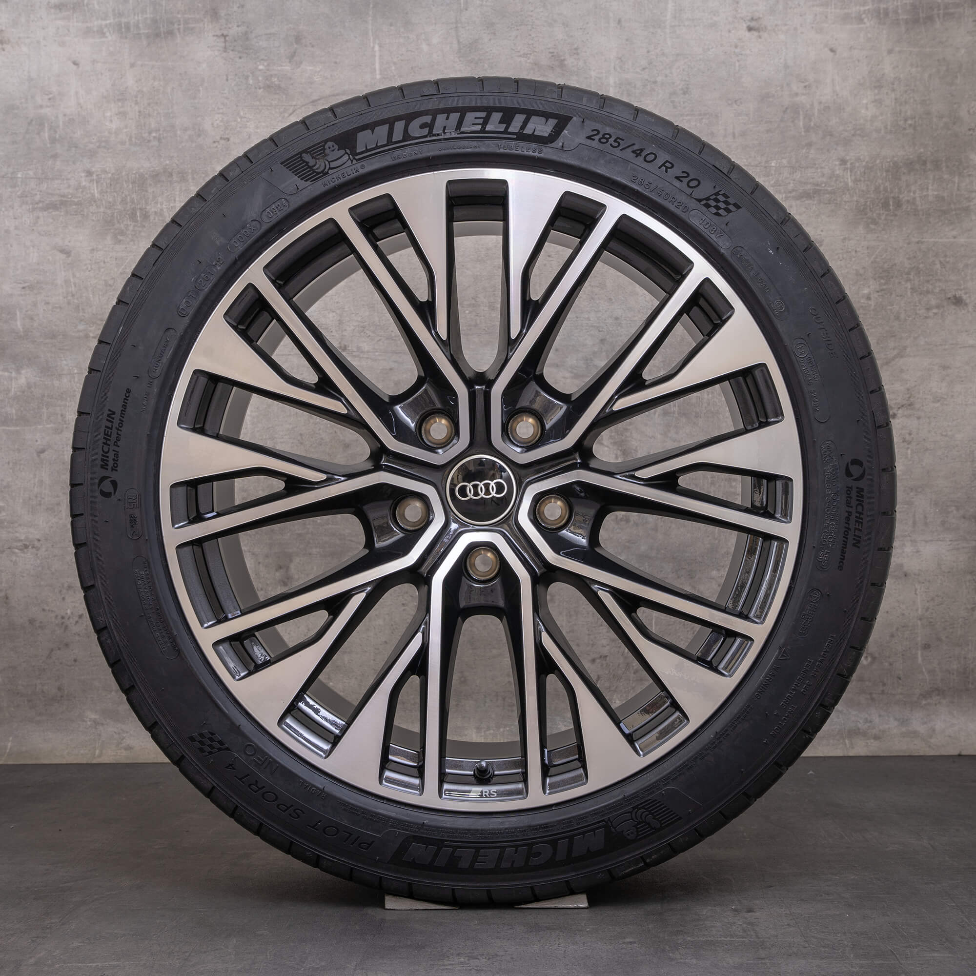 Original Audi e-tron GT fälgar 20 tum FW sommarhjul 4J3601025CE 4J3601025CF titan polerad NY