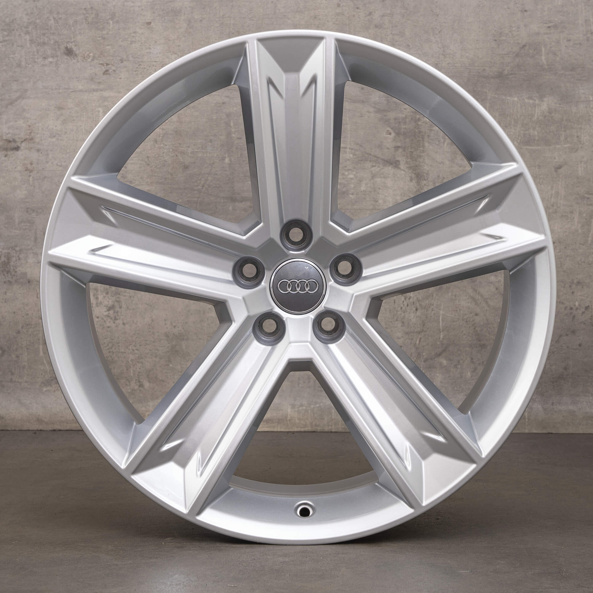 Originale Audi Q8 SQ8 4M 20 Zoll Felgen 4M8601025C Alufelgen silber