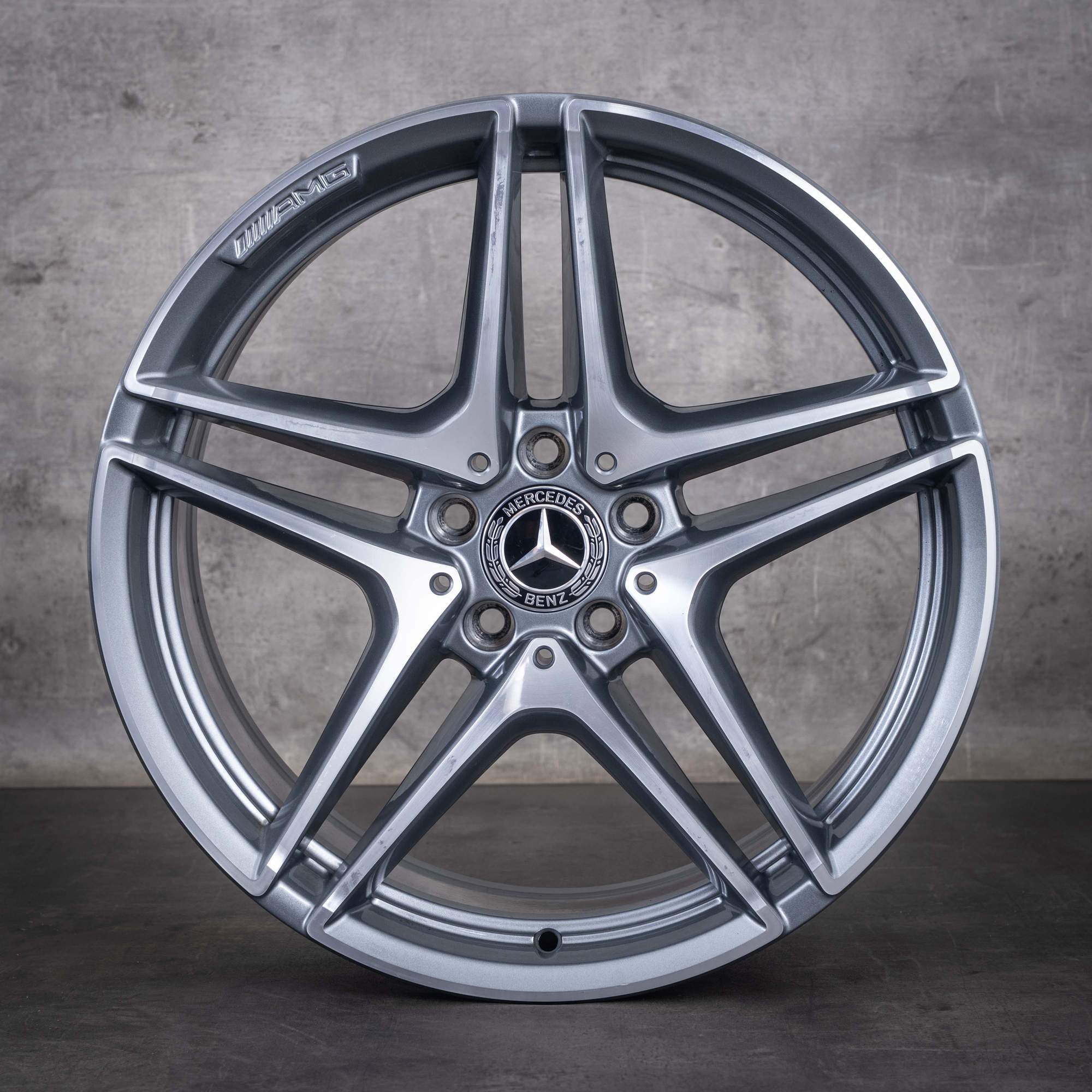 Cerchio originale Mercedes-Benz AMG Classe C da 19 pollici W205 S205 A2054012000 colore Himalaya Grey finitura diamantata