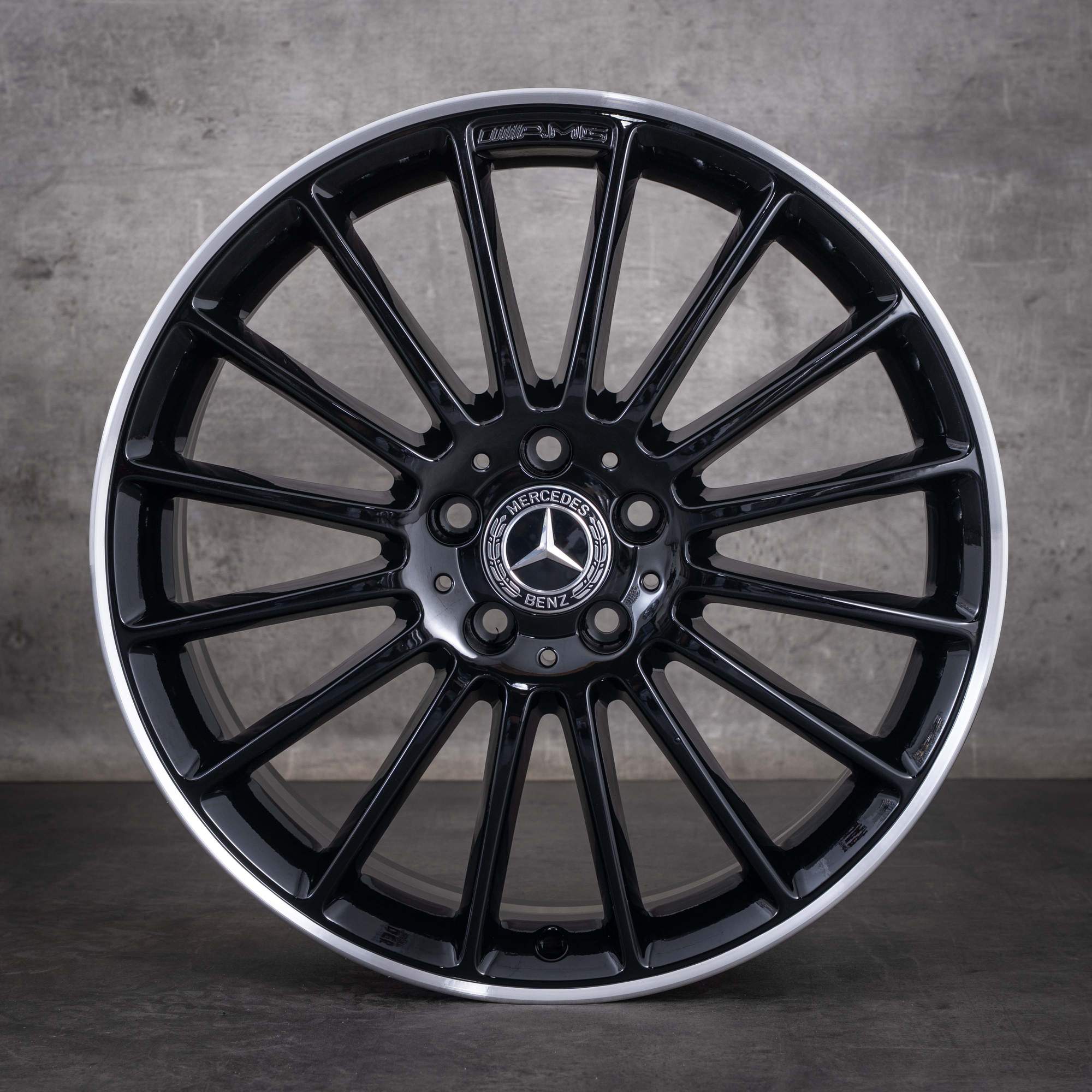 Oryginalne felgi Mercedes-Benz Klasy C C63 AMG 19 cali W204 S204 C204 A2044014802 A2044014902 czarne z diamond cut NOWE - felga 4 z 4