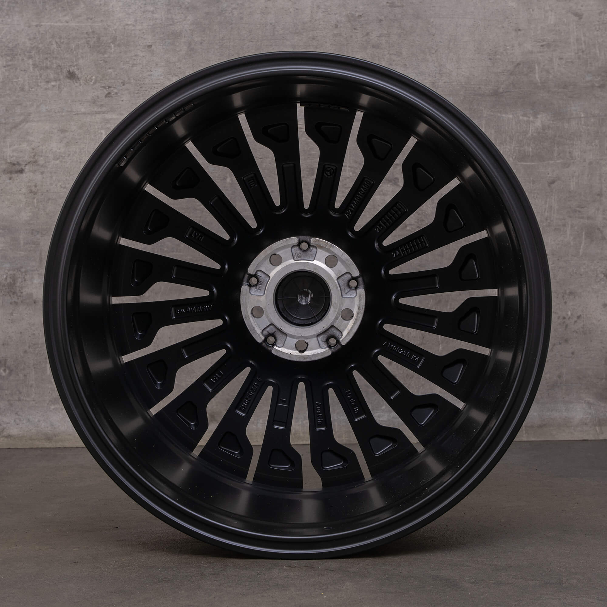 Genuine Mercedes Benz Clase E AMG Rueda 20 pulgadas W214 S214 A2144010600 Eje trasero negro mate