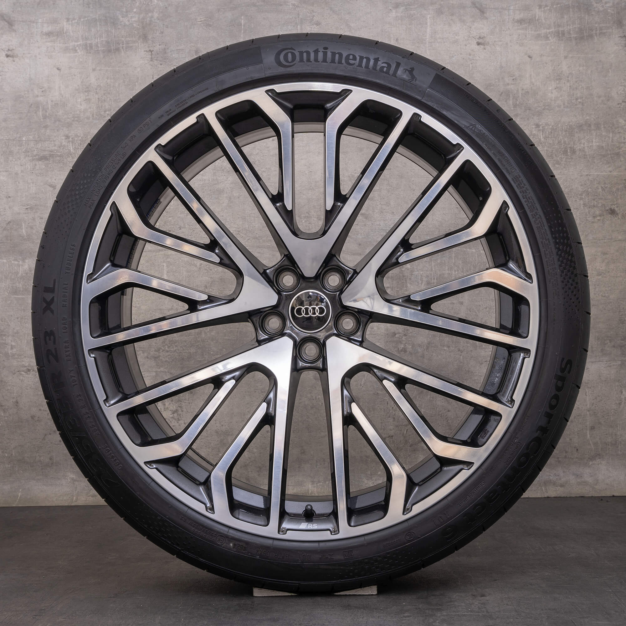 Original Audi Q8 SQ8 vinterhjul 23 tum 4M8 fälgar / fälg 4M8601025BN svart metallic polerad NY