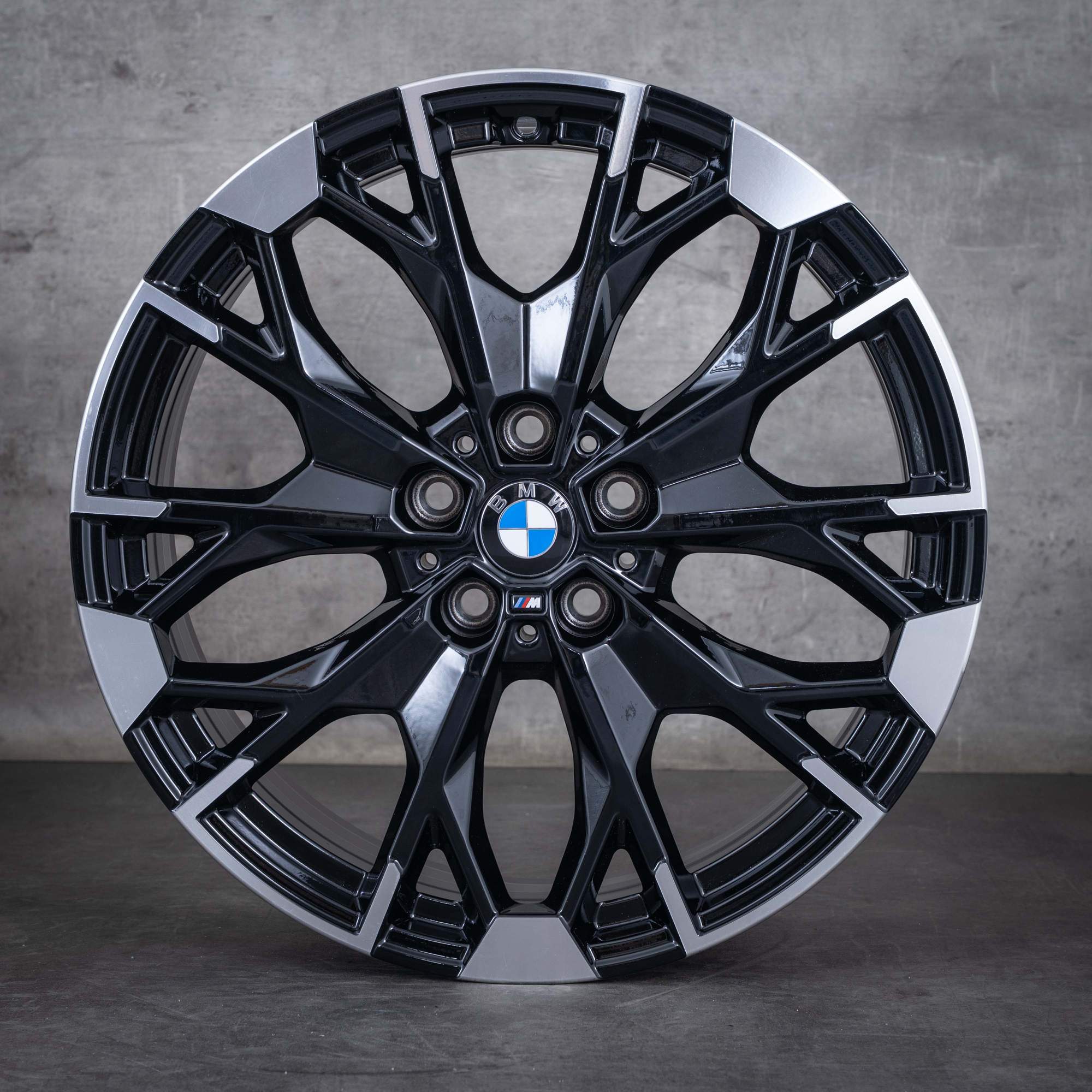 Oryginalał BMW Seria 1 2 felgi 19 cali F70 F74 Gran Coupe Styling 977 5A45268 czarne polerowane toczone