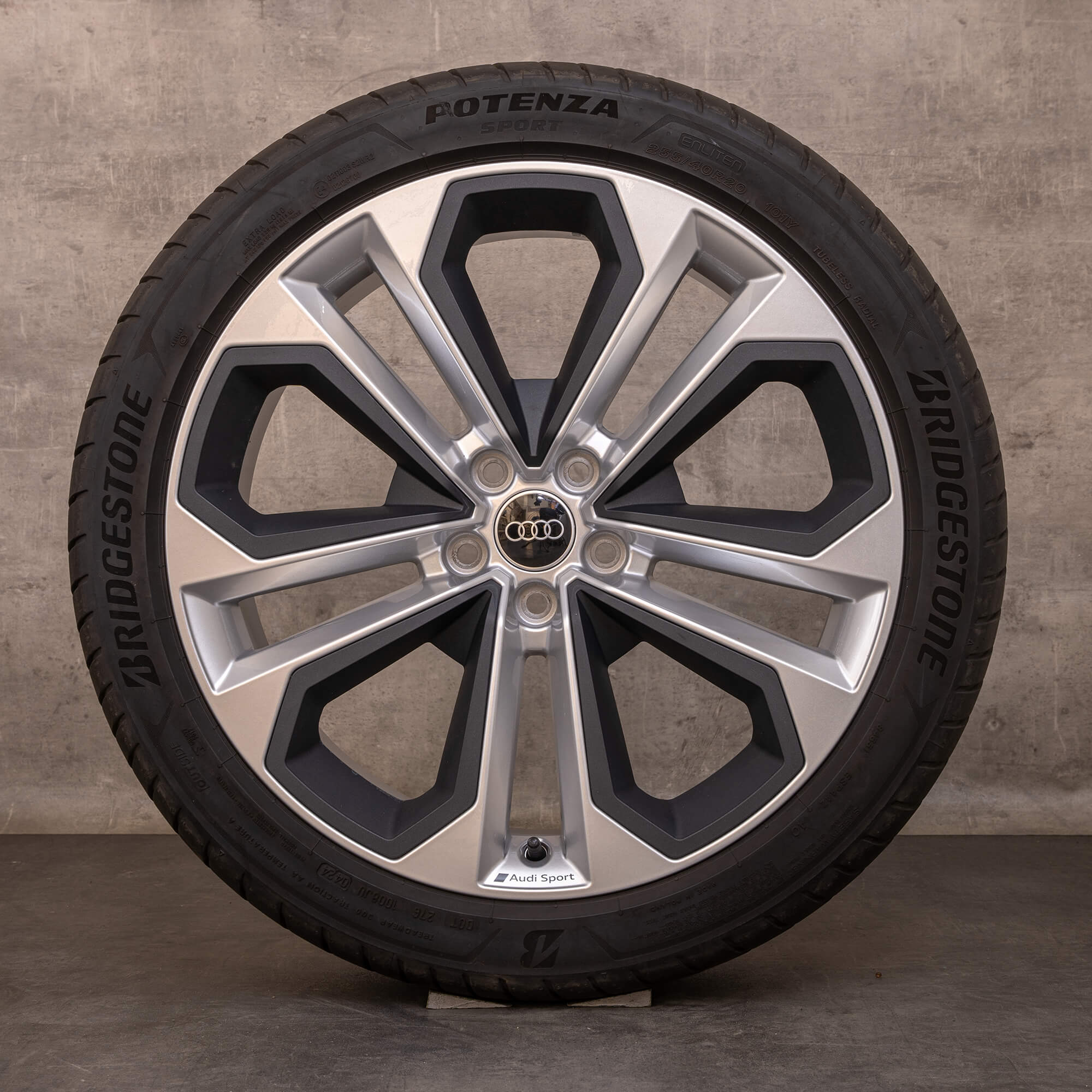 Alkuperäiset Audi Q3 RS & Sportback talvirenkaat 20 tuuman F3-vanteet 83A601025E hopea kiiltävä harmaa matta