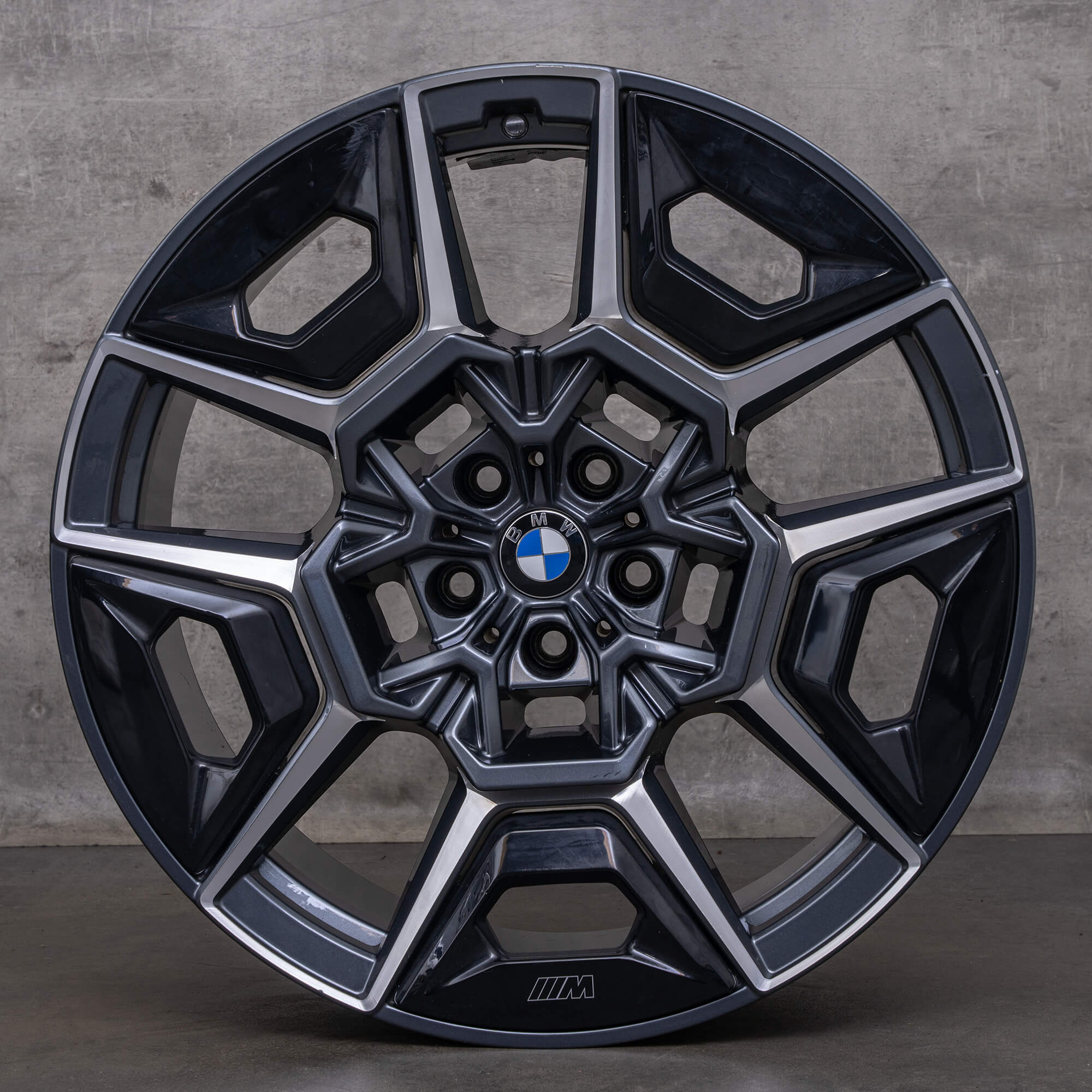 OEM BMW XM rims 22 inch G09 Styling 922 M 1543987 1543988 orbit grey front polish