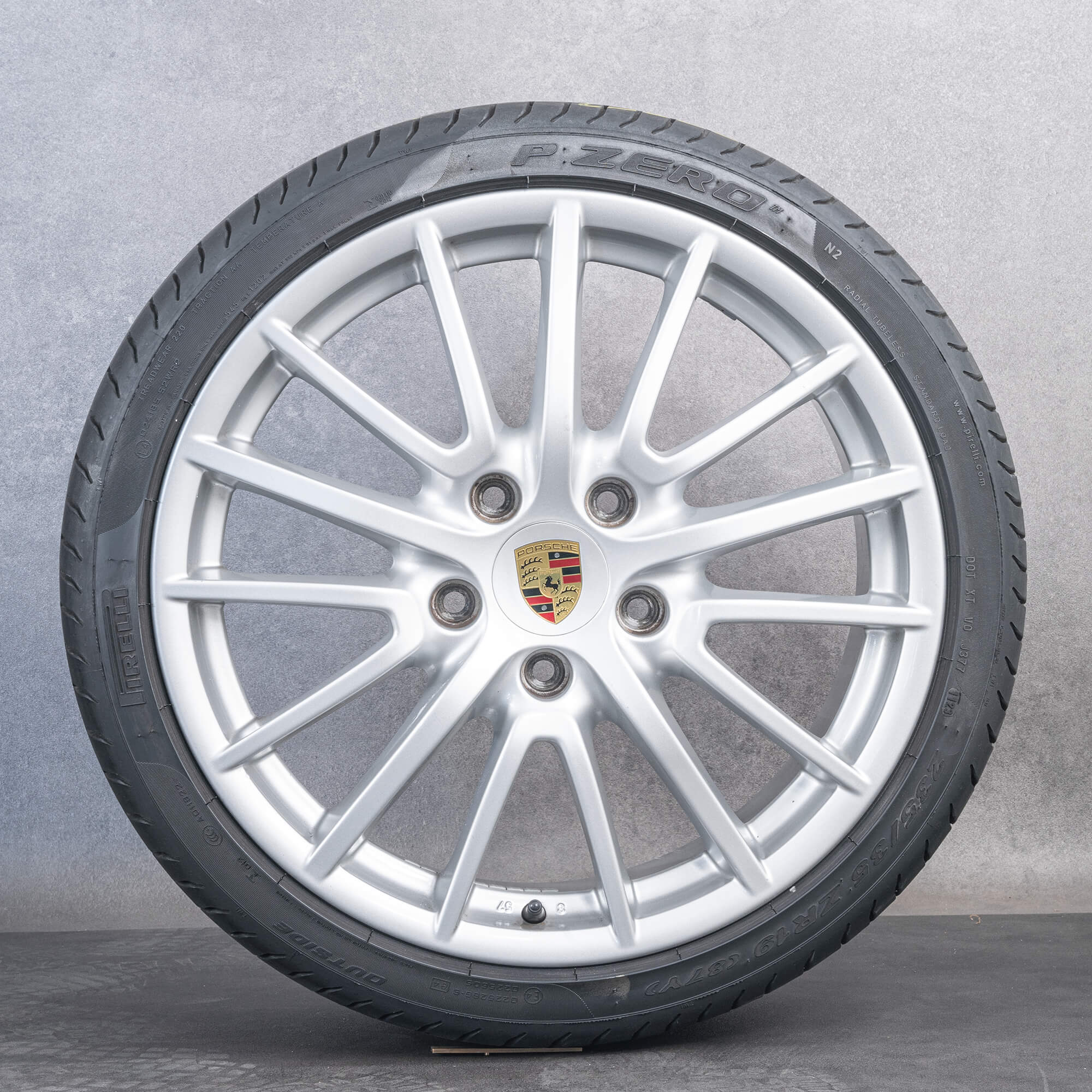 Alkuperäiset Porsche Boxster Cayman talvirenkaat 19 tuuman 987 vanteet 99736215604 99736215807 hopea