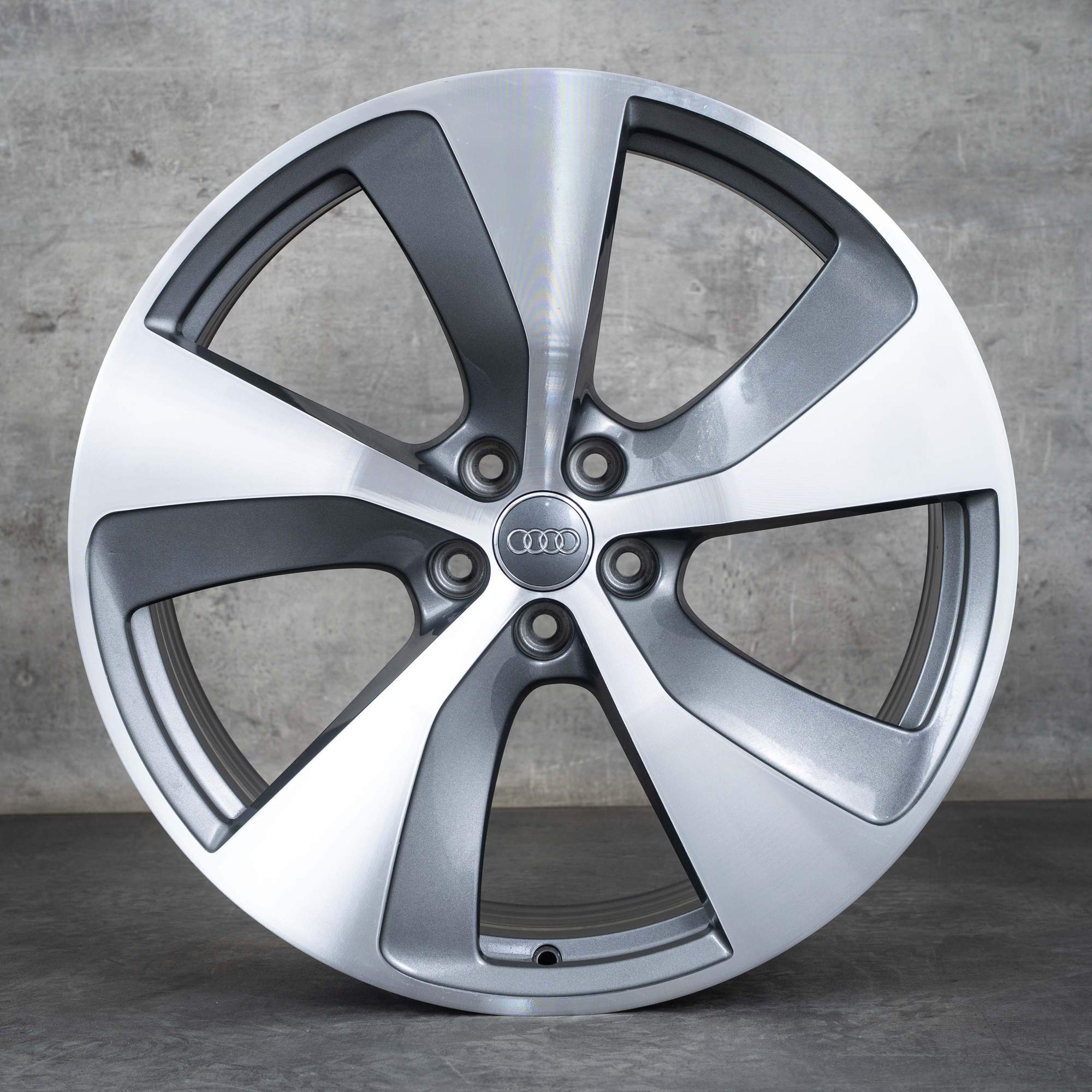 Oryginalne felgi Audi Q7 SQ7 21 cali 4M Turbine Design 4M0601025E polerowane tytanowe