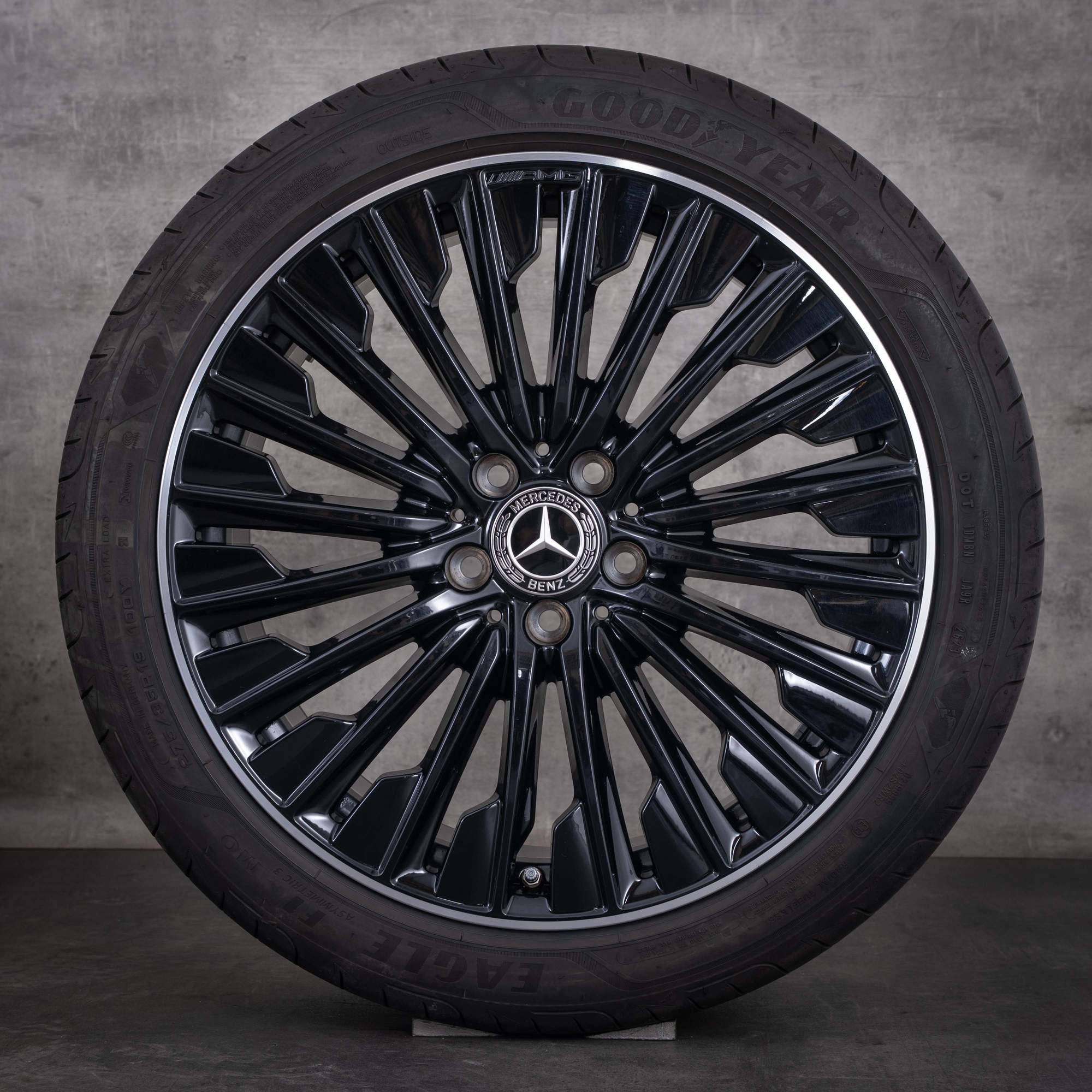 Original Mercedes Benz CLE AMG Felgen 19 Zoll C236 A236 Sommerräder A2364011900 A2364012000 schwarz rand glanzgedreht - Rad 4 von 4