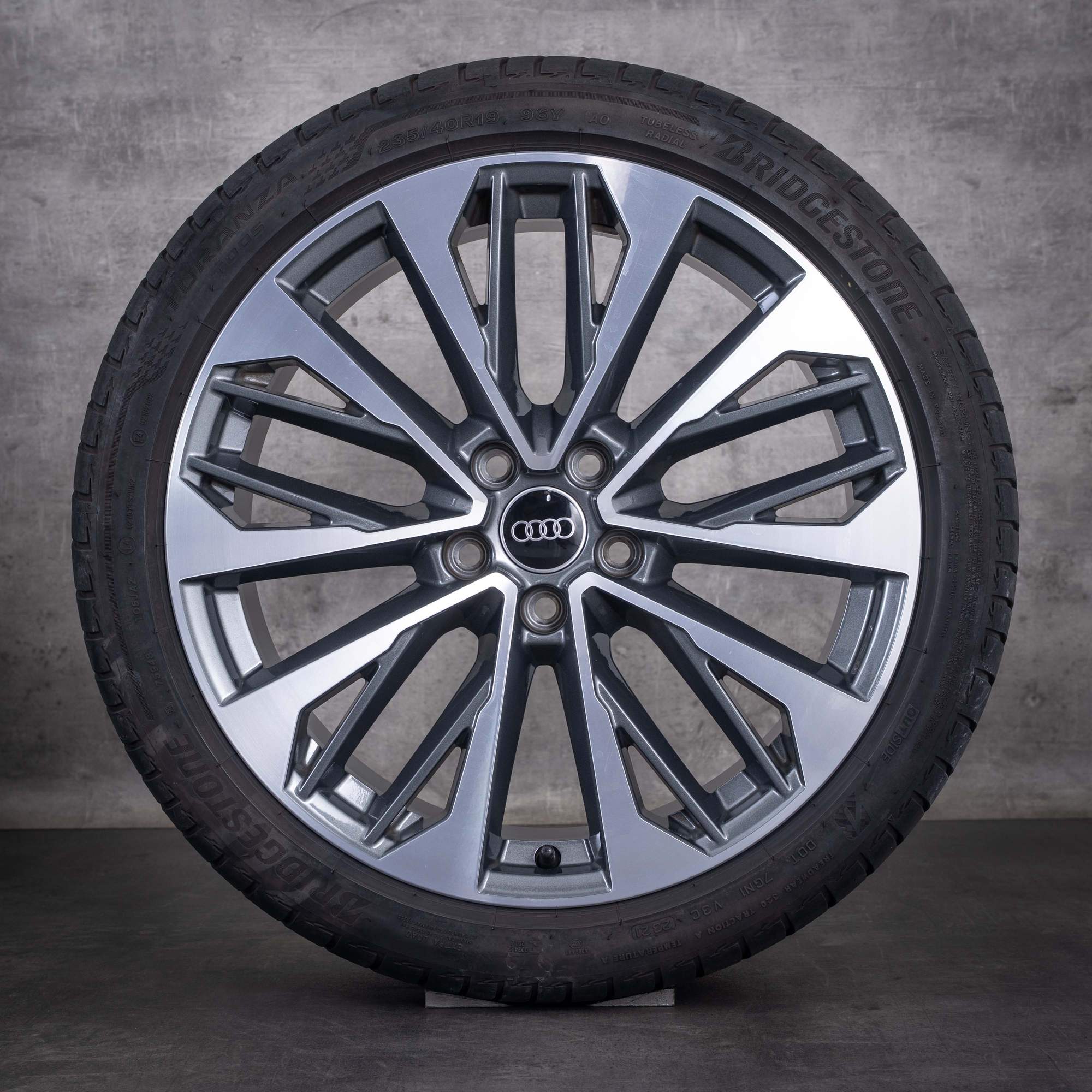 Original Audi Q2 SQ2 Winterräder 19 Zoll GA Felgen 81A601025S titan glanzgedreht