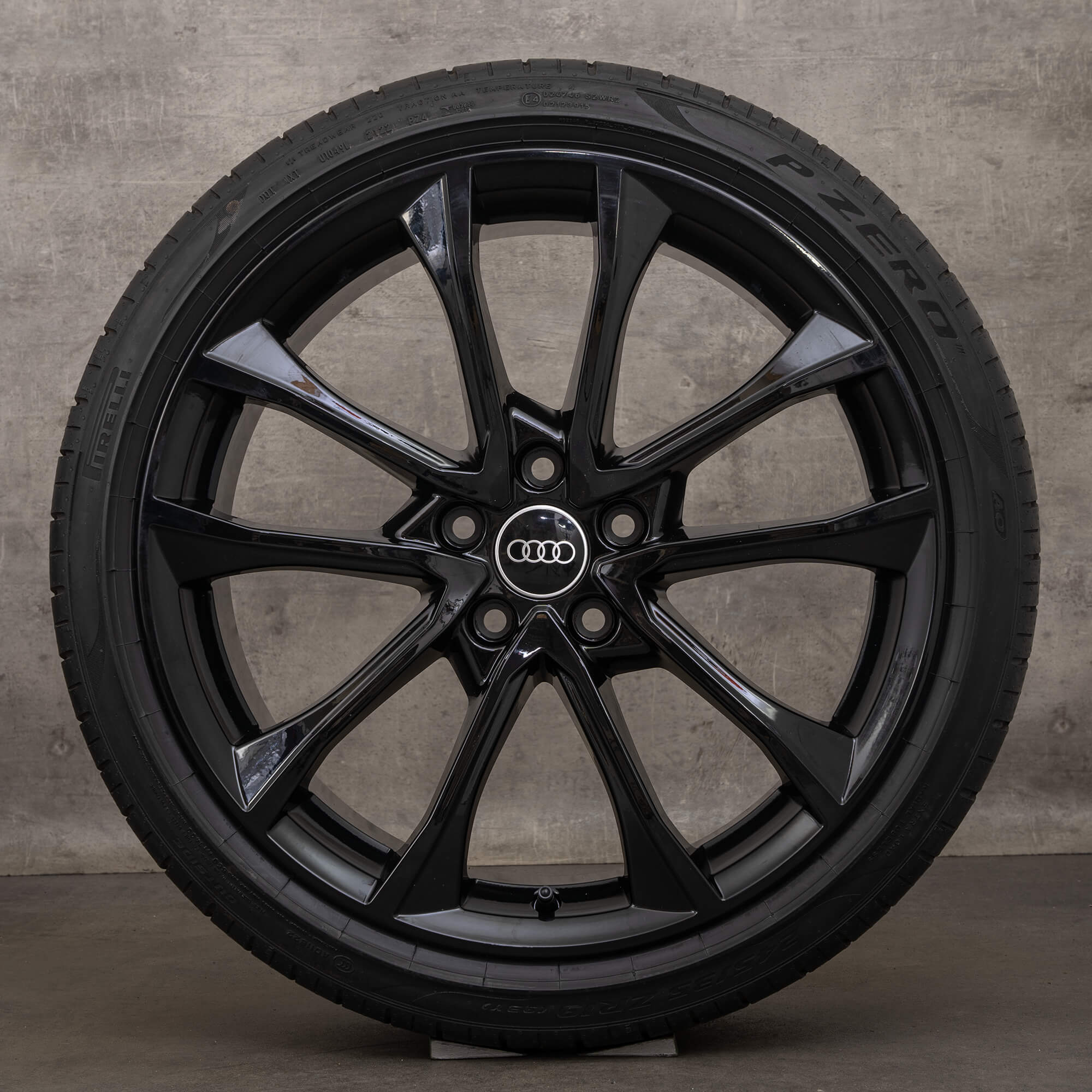 Originele Audi A4 S4 B9 8W 19 inch winterbanden 8W0601025BF velgen zwart