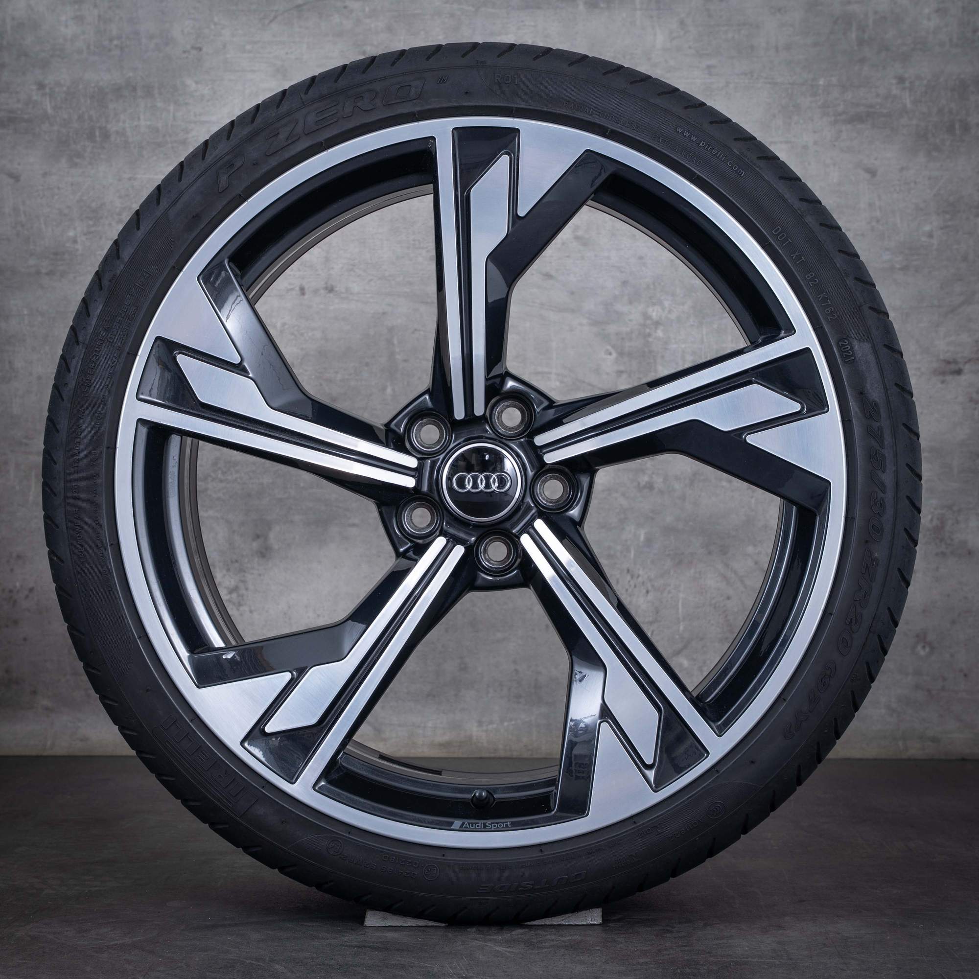 Originali Audi RS4 RS5 cerchi con gomme invernali 20 pollici B9 8W F5 Flag 8W0601025DT nero lucidato frontalmente
