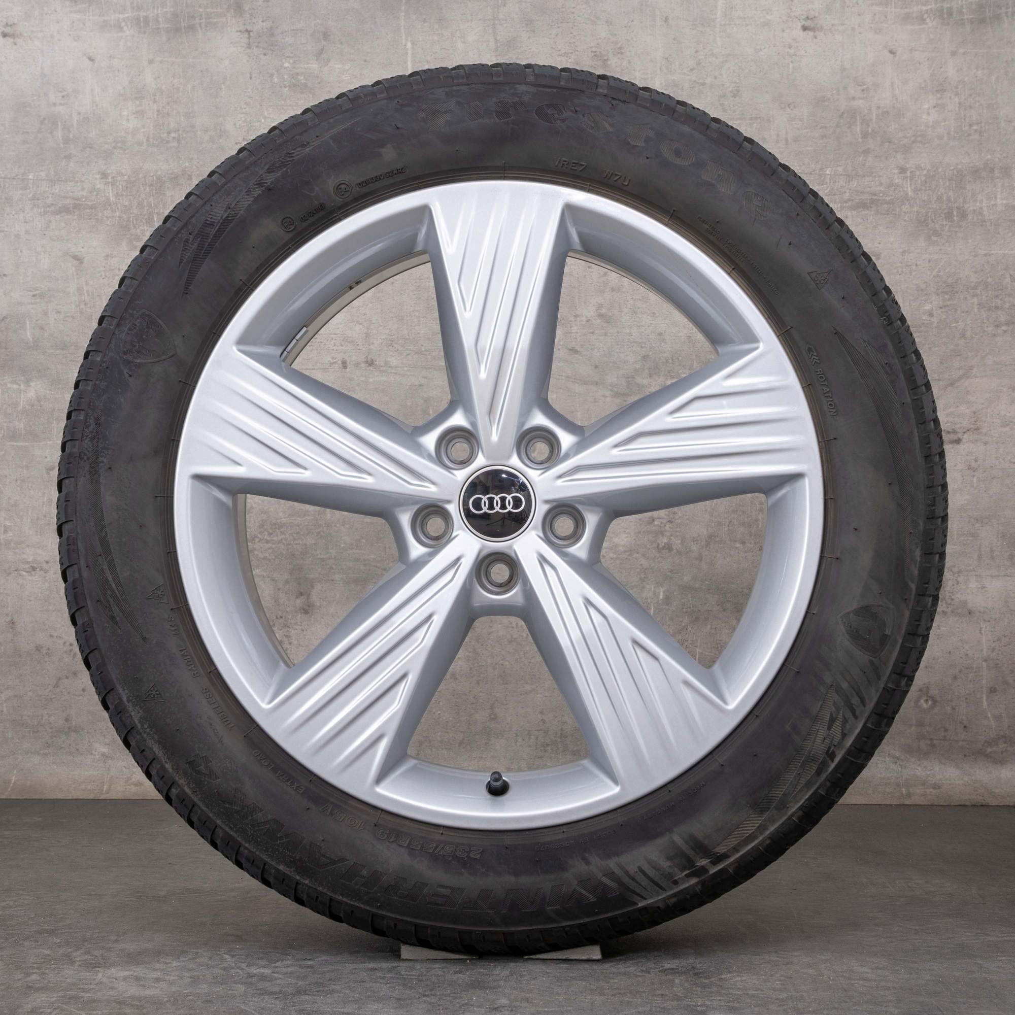 Oryginalne koła zimowe Audi e-tron 19 cali felgi Q4 & Sportback 89A601025B srebrny połysk