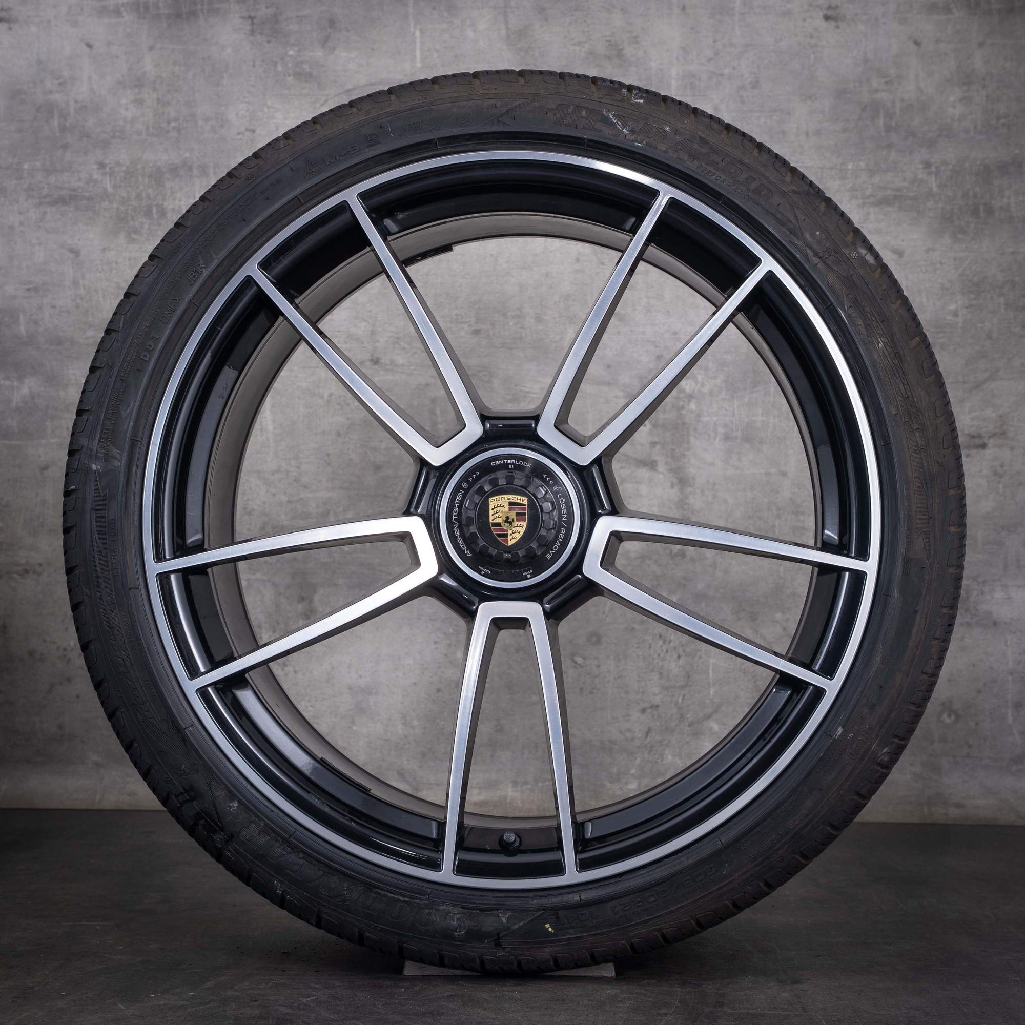 Original Porsche 992 I Winterräder 20 21 Zoll Turbo S Felgen 992601025AB 992601025AC schwarz front glanzgedreht