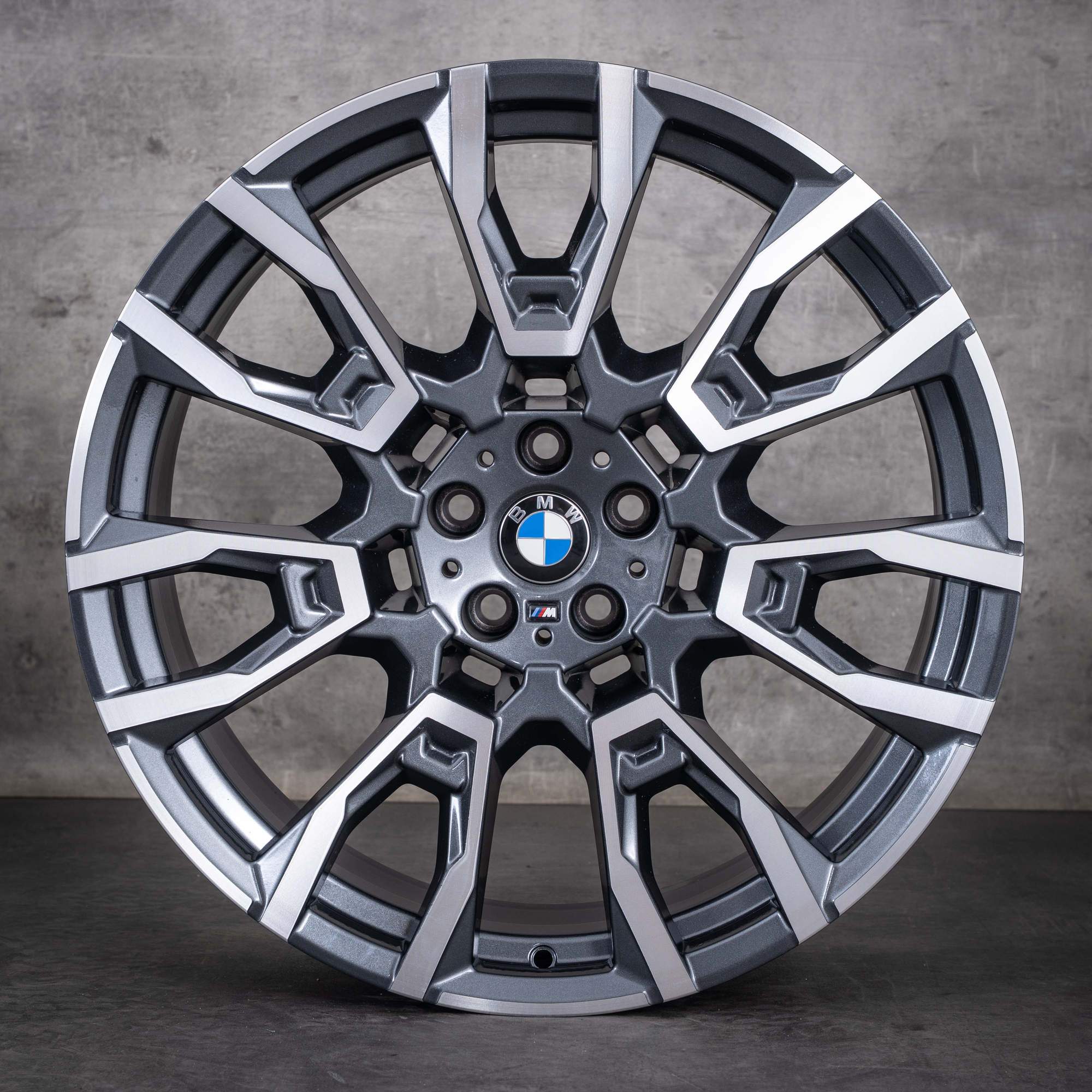 Oryginalne felgi BMW X5 X6 21 cali G05 G06 Styling 915 M 6856023 6856024 w kolorze orbit grey glanzgedreht