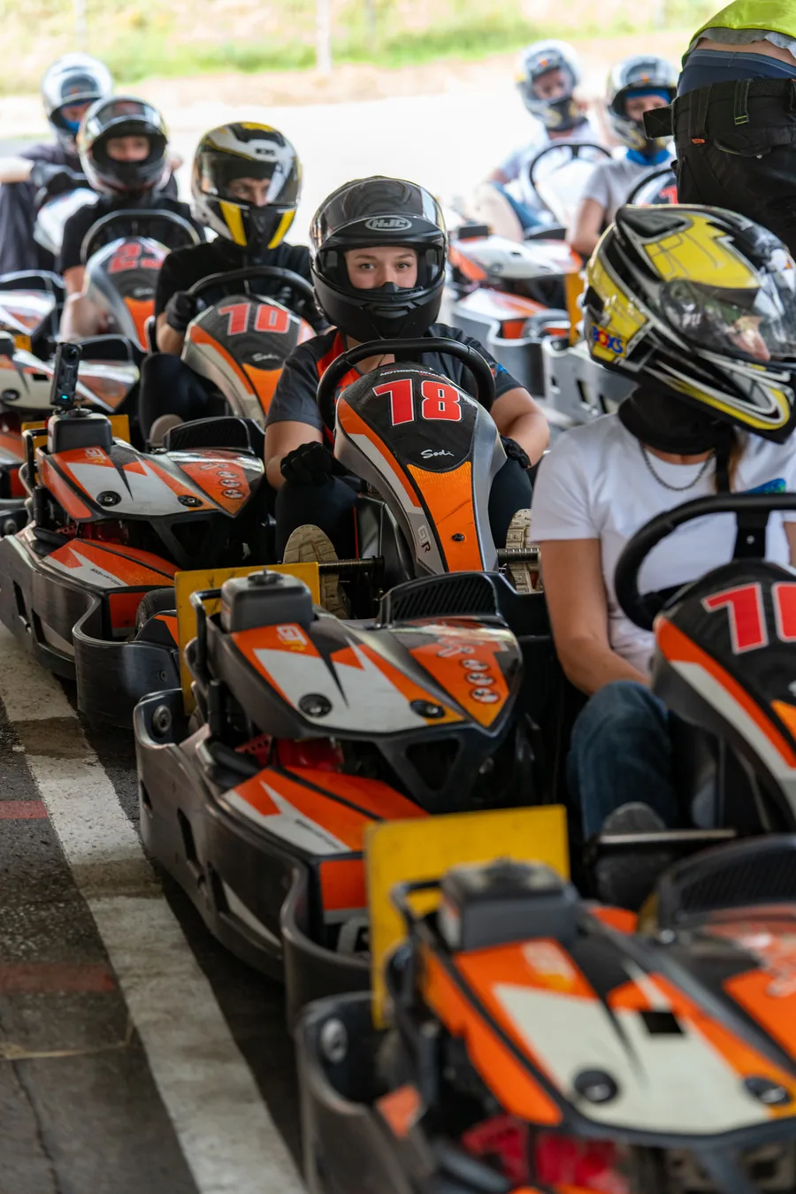 Teilnehmer des Partner und Friends Kart Cup von Jonas Greif am Start