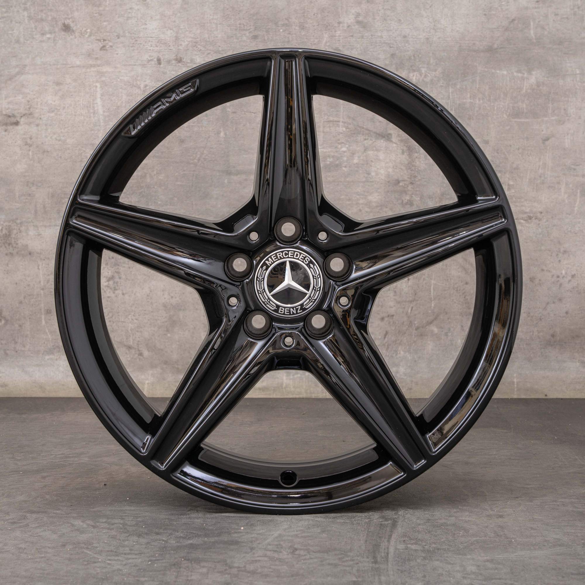 Alkuperäiset Mercedes Benz C-sarja C 43 AMG vanteet 18 tuumaa W205 C450 A2054014800 A2054011100 musta kiiltävä