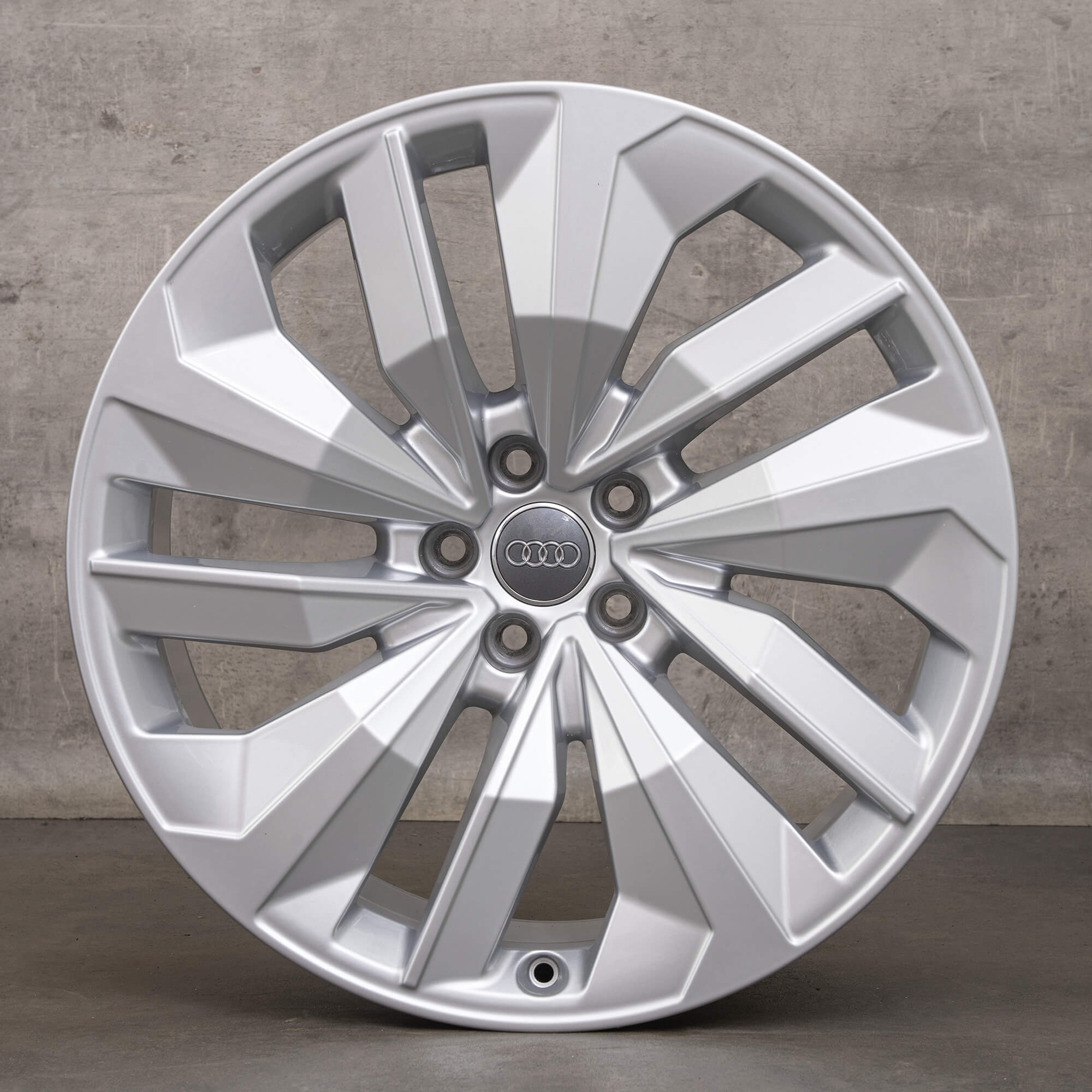 Oryginał Audi Q8 e-tron GE Sportback 20-calowe felgi 4KE601025N srebrne