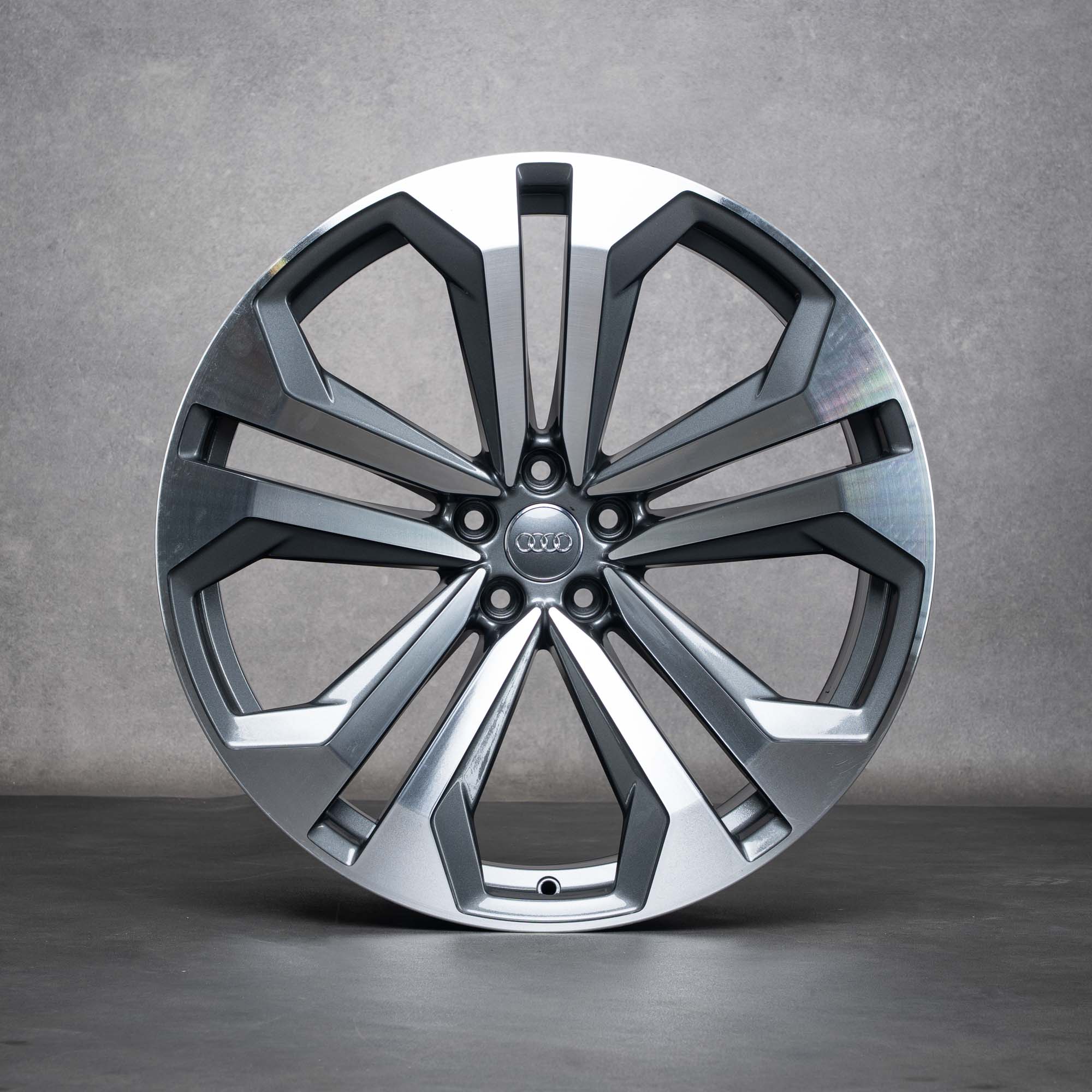 OEM Audi Q8 SQ8 rims 22 inch 4M8 aluminum 4M8601025K titanium polisched