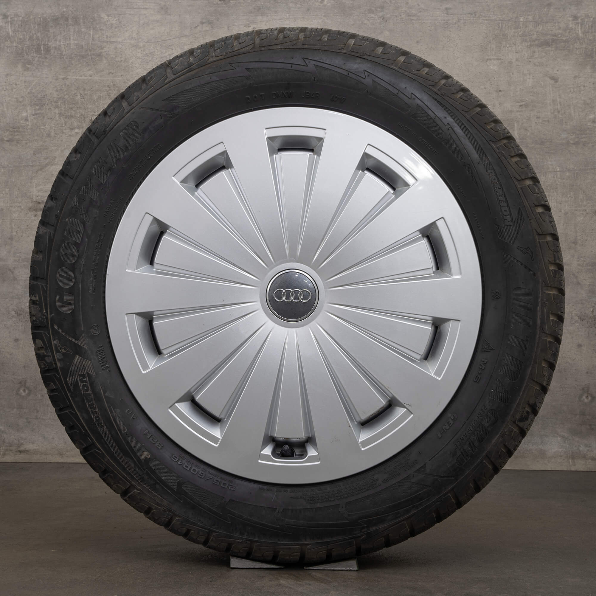 Oryginalne koła zimowe Audi A4 S4 16 cali B9 8W felgi 8W0601025 srebrne