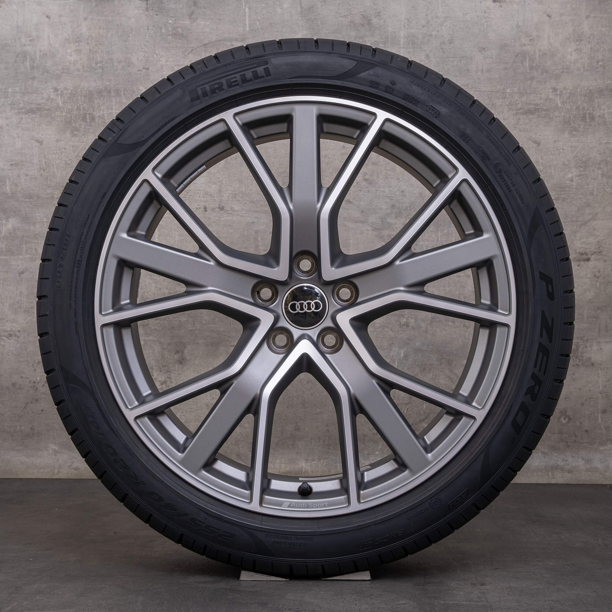 Original Audi Q3 RSQ3 sommarhjul 20 tum F3 fälgar / fälg 83A601025T titan matt polerad