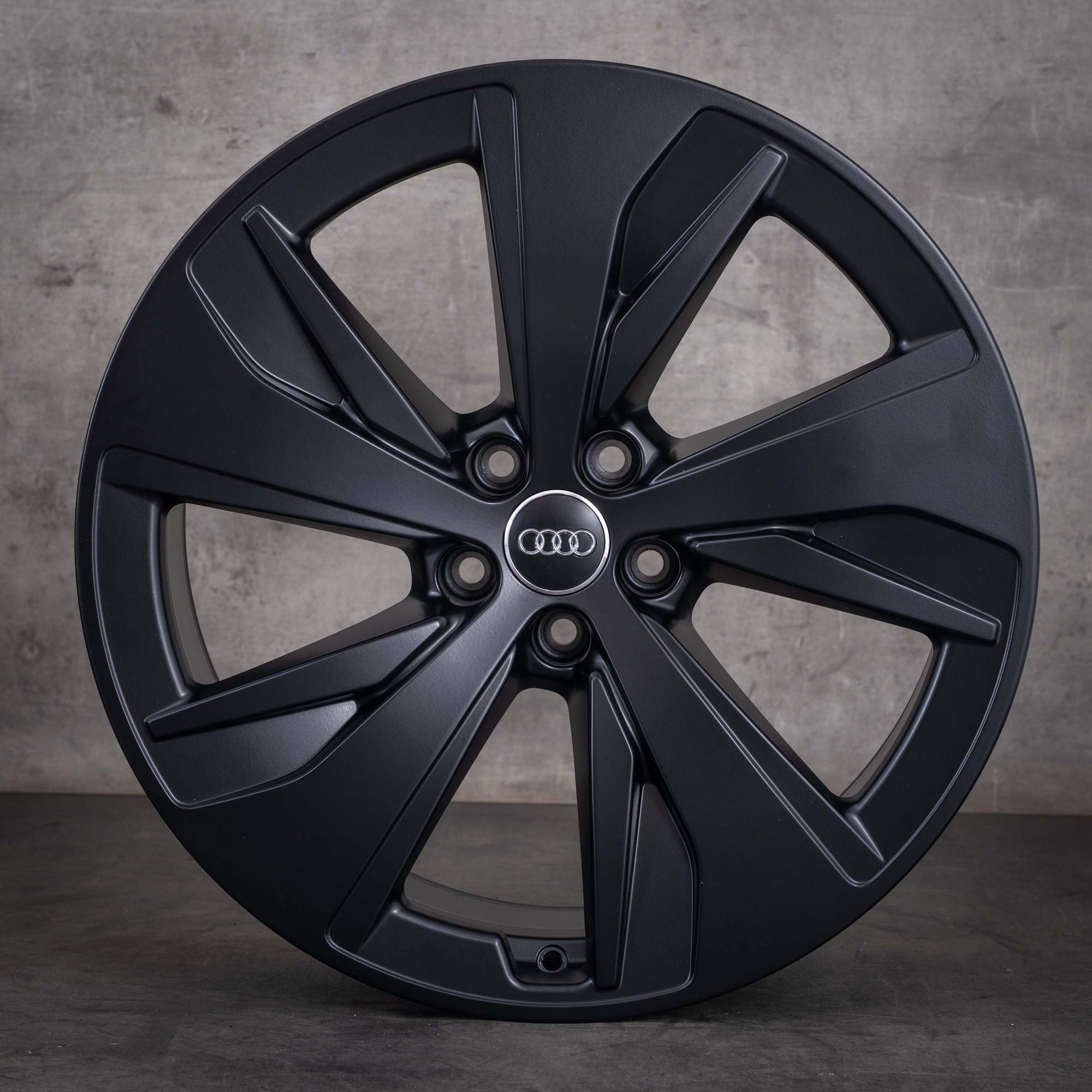 Original Audi e-tron GE Q8 Felgen 20 Zoll 4KE 4KE601025AF schwarz matt lackiert - Felge 2 von 4