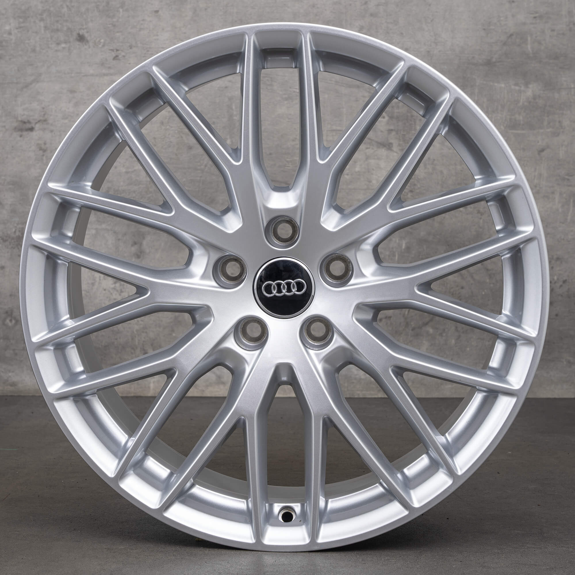 Audi Q2 SQ2 GA jantes 19 pouces 81A601025AB argent design à rayons en Y
