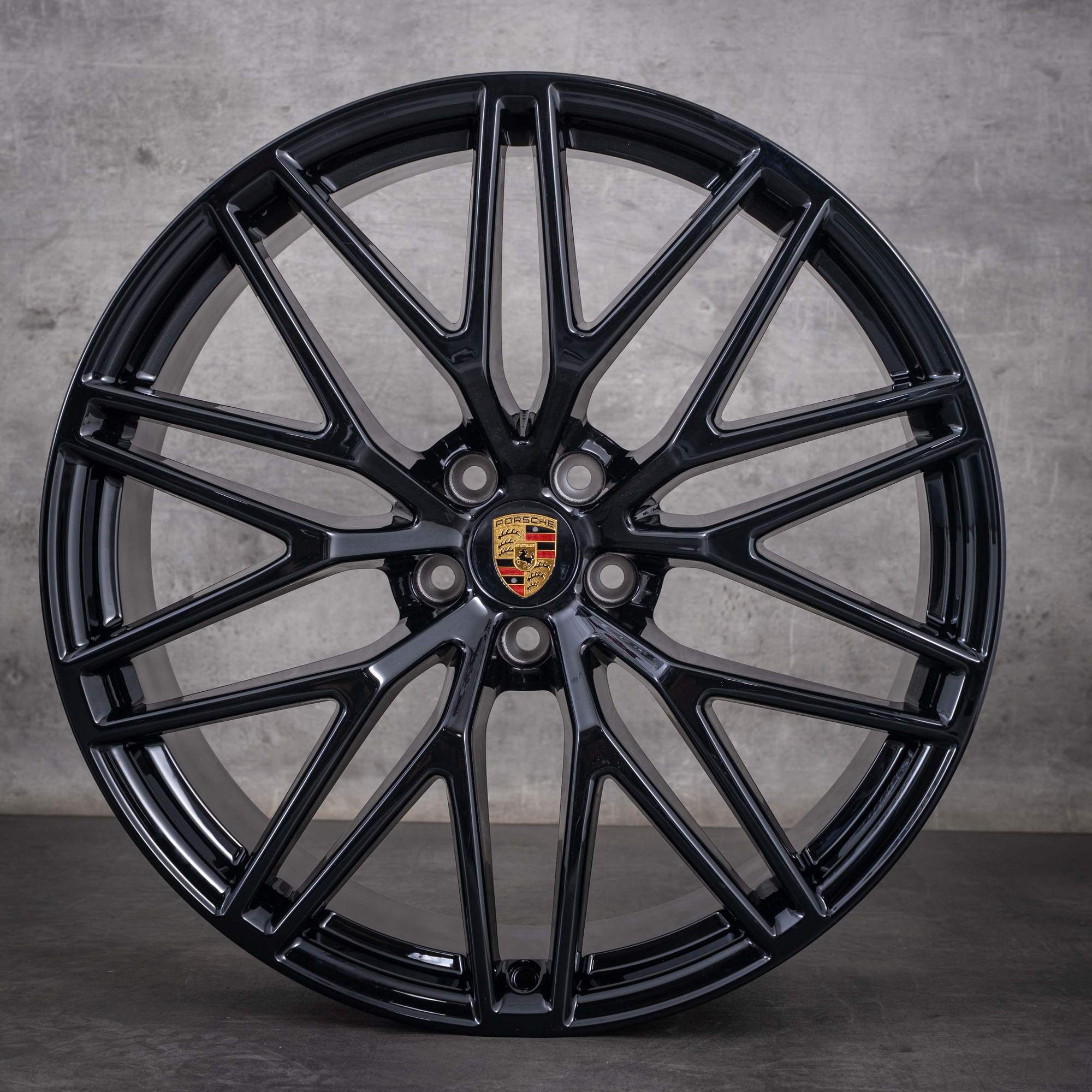 Oryginalne koła zimowe do Porsche Macan III felgi 21 cali S GTS 95B601025HJ 95B601025HK czarne z połyskiem NOWE