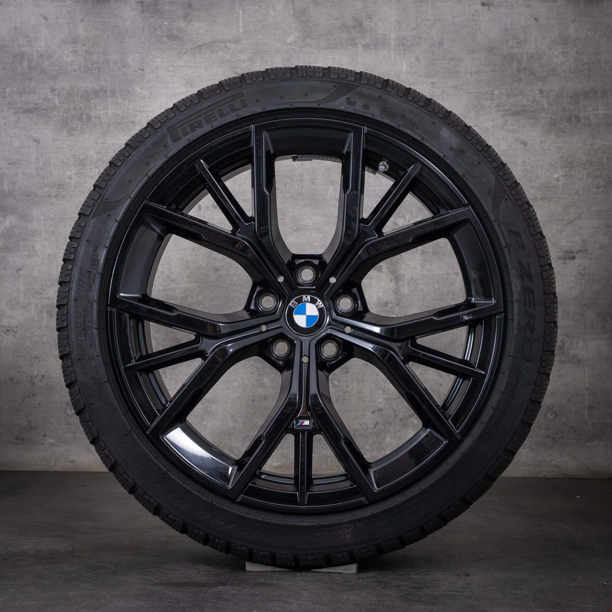 Originální zimní kola BMW řady 5, 19 palců, G30, G31, disky Styling 845, 8747234, 8747235, lesklá černá