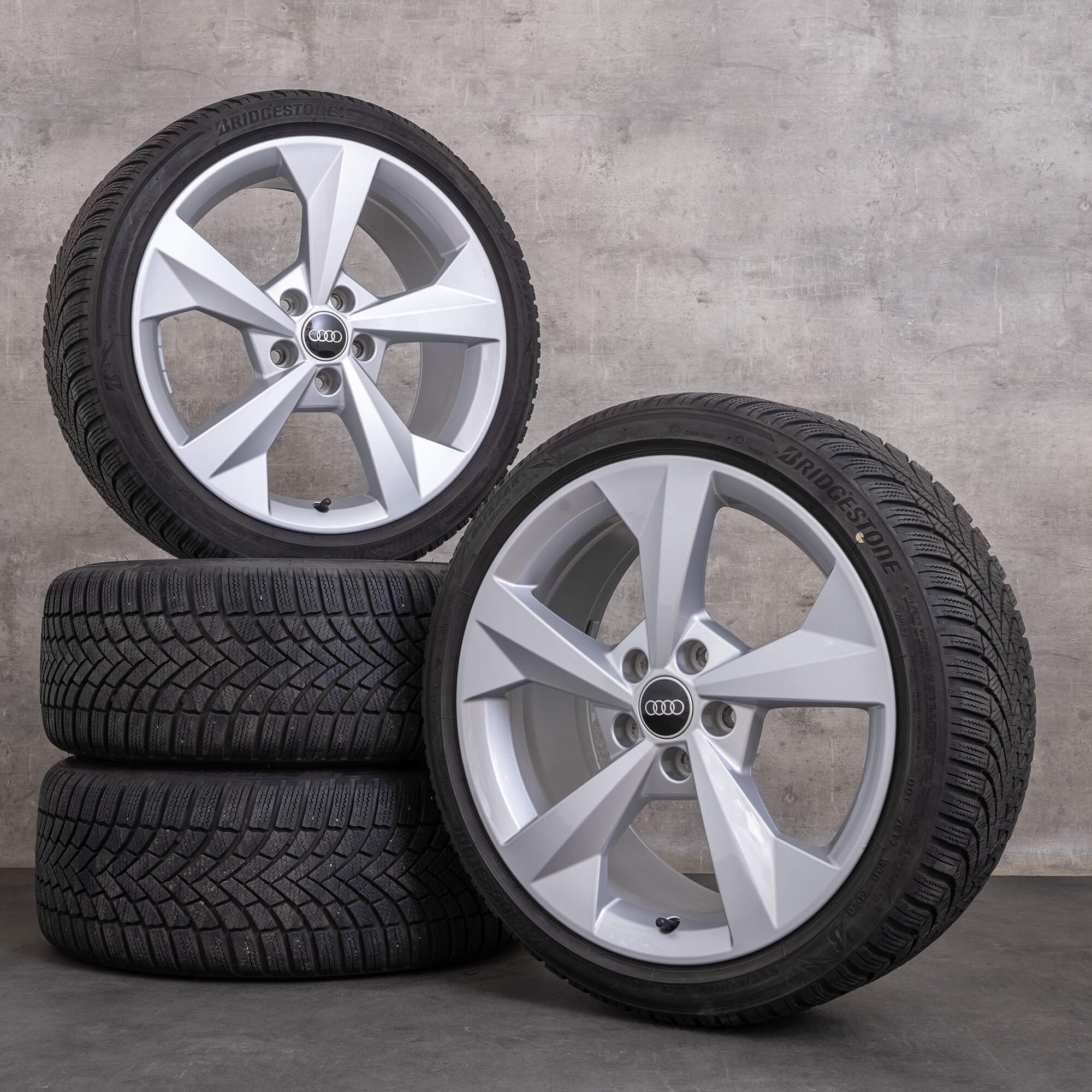 Autentico Audi A3 S3 ruote invernali 18 pollici 8Y 8V cerchi 8Y0601025J argento