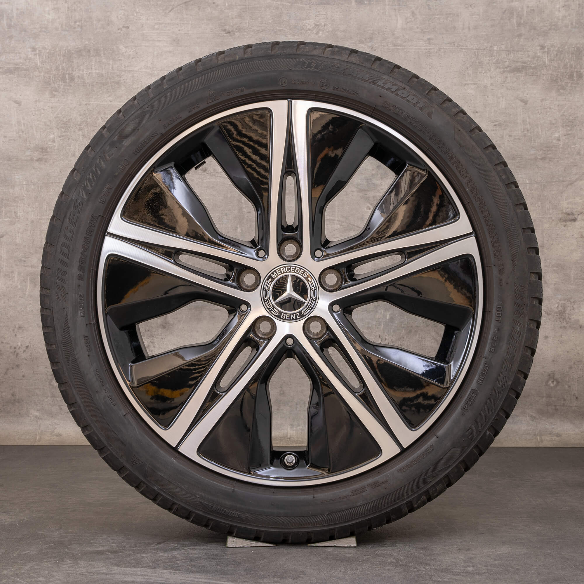 Alkuperäiset Mercedes Benz A B-sarja CLA talvirenkaat 18 tuuman W177 V177 W247 C118 X118 vanteet A1774010500 musta kiillotettu