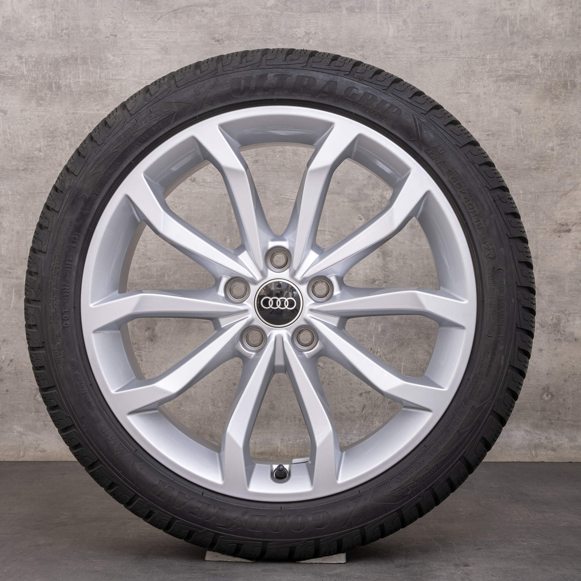 アウディ A4 S4 B9 8W系 Sライン純正18インチ新品タイヤ四本セット OEM Audi A4 S4 winter wheels 18 inch 8W B9 rims 8W0601025H silver