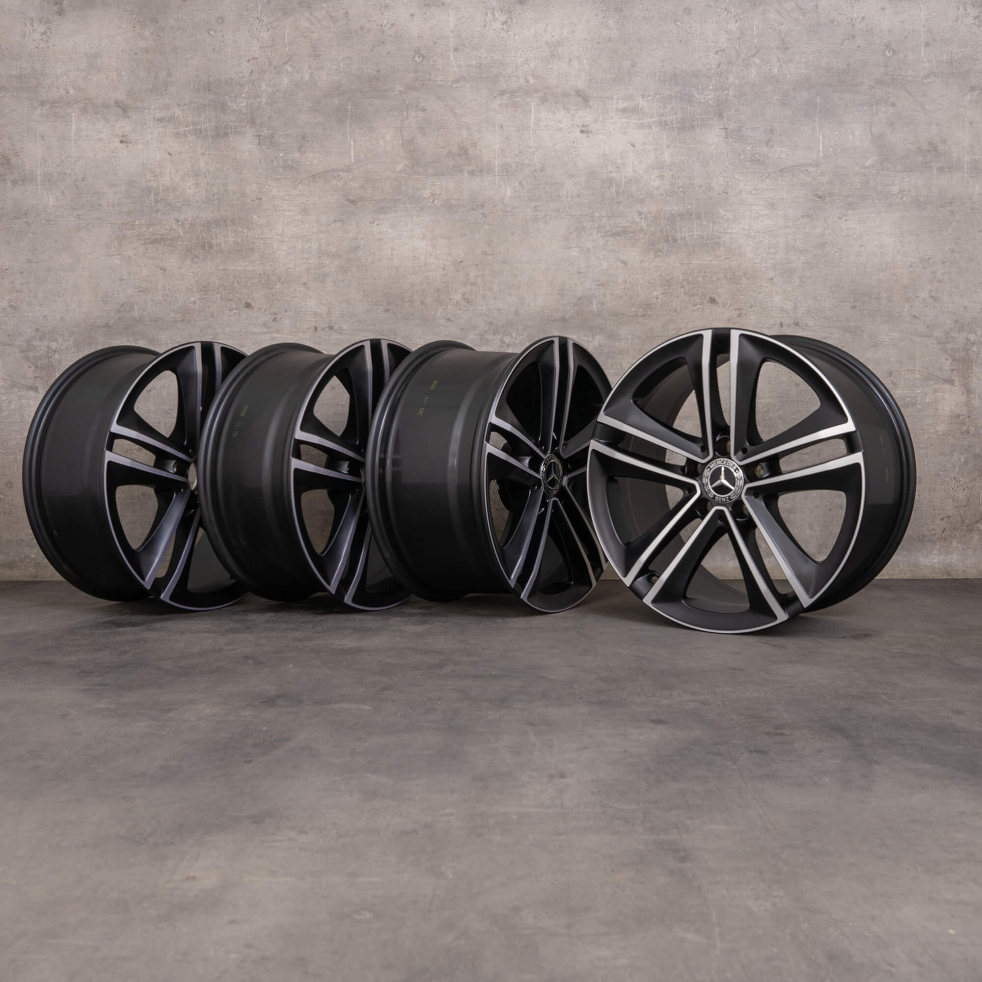 Oryginał Mercedes Benz CLS Felgi 18 cali C257 Coupe A2574010100 A2574010200 czarny polerowany