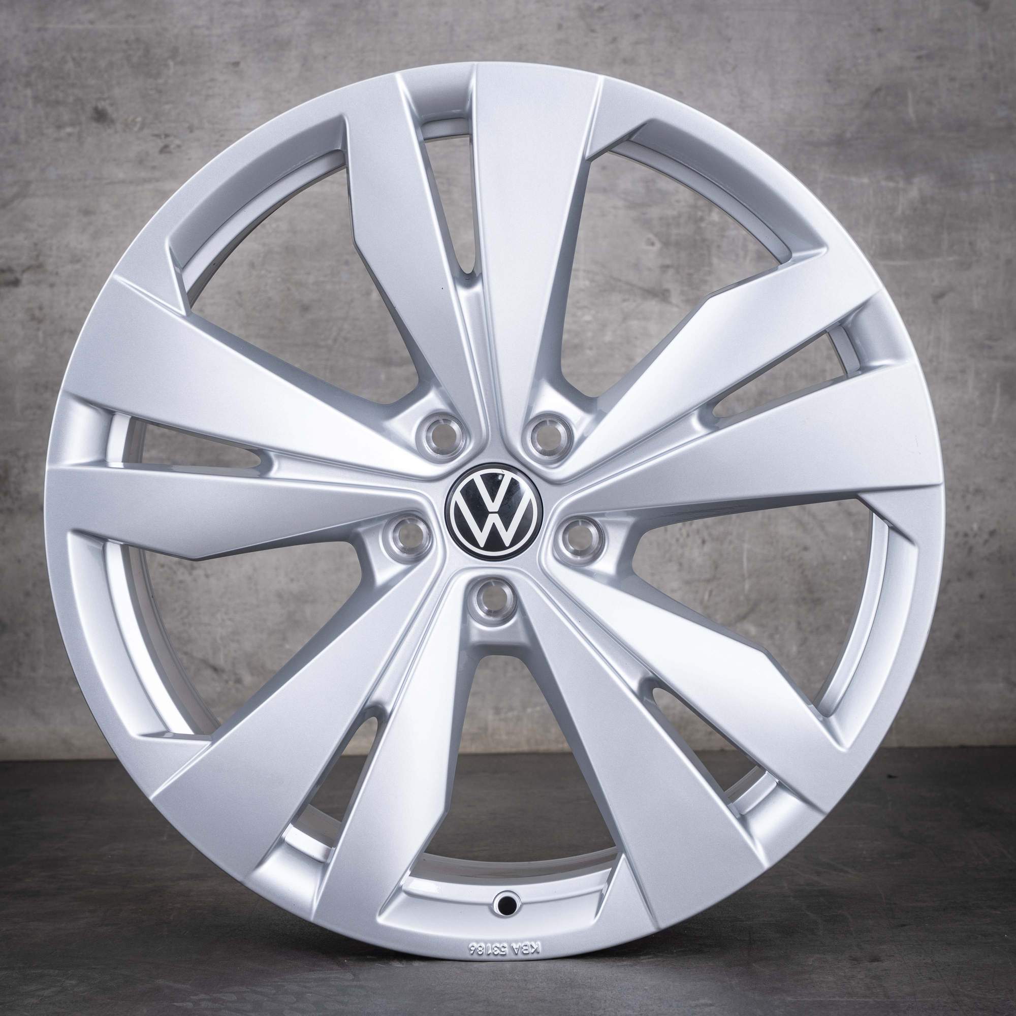 Oryginalne felgi VW ID.4 ID.5 20 cali E2 Loen 11A071490 srebrne NOWE