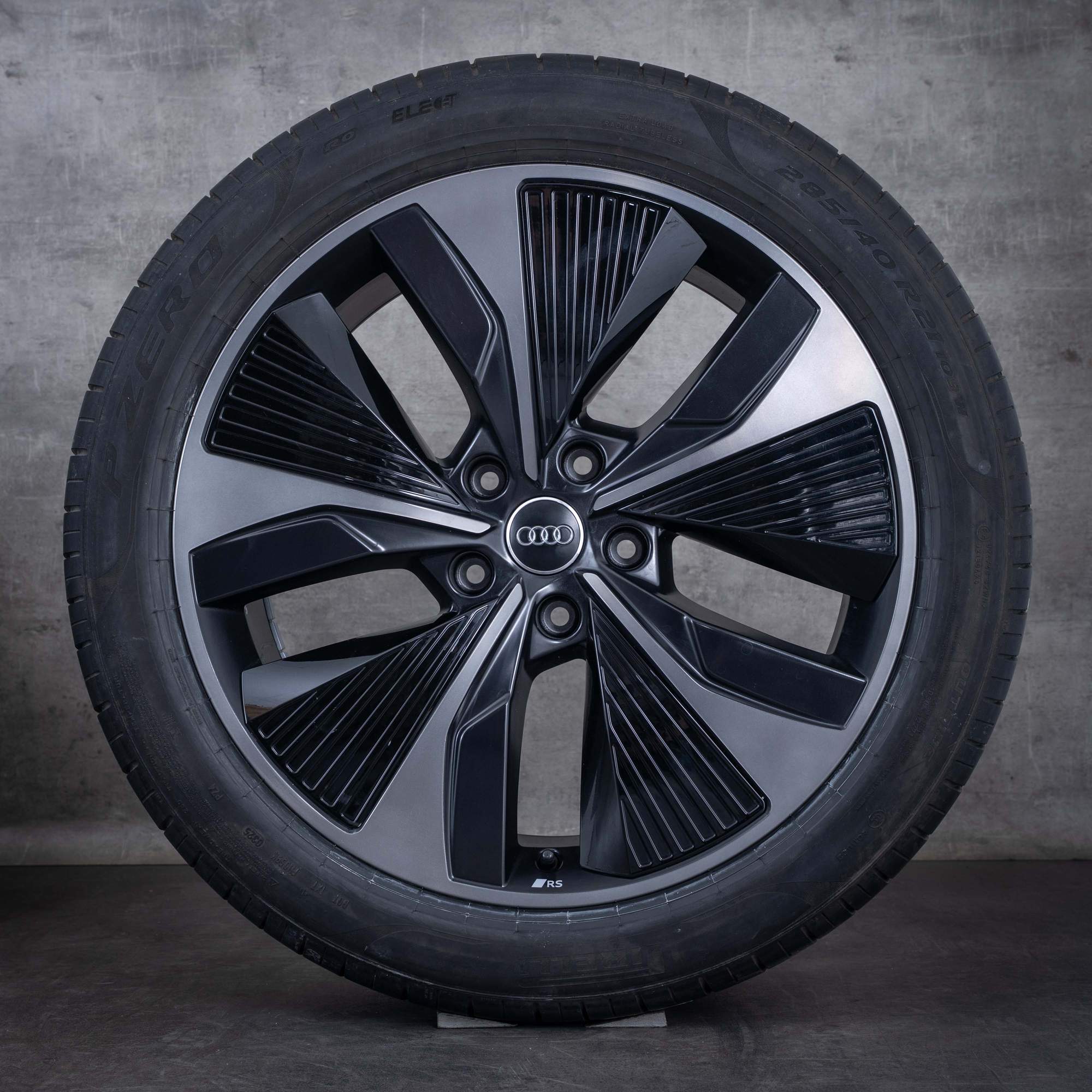 Jantes originais Audi Q6 SQ6 e tron GF Pneus de verão 21 polegadas 85H601025AQ 85H601025AR preto mate polido