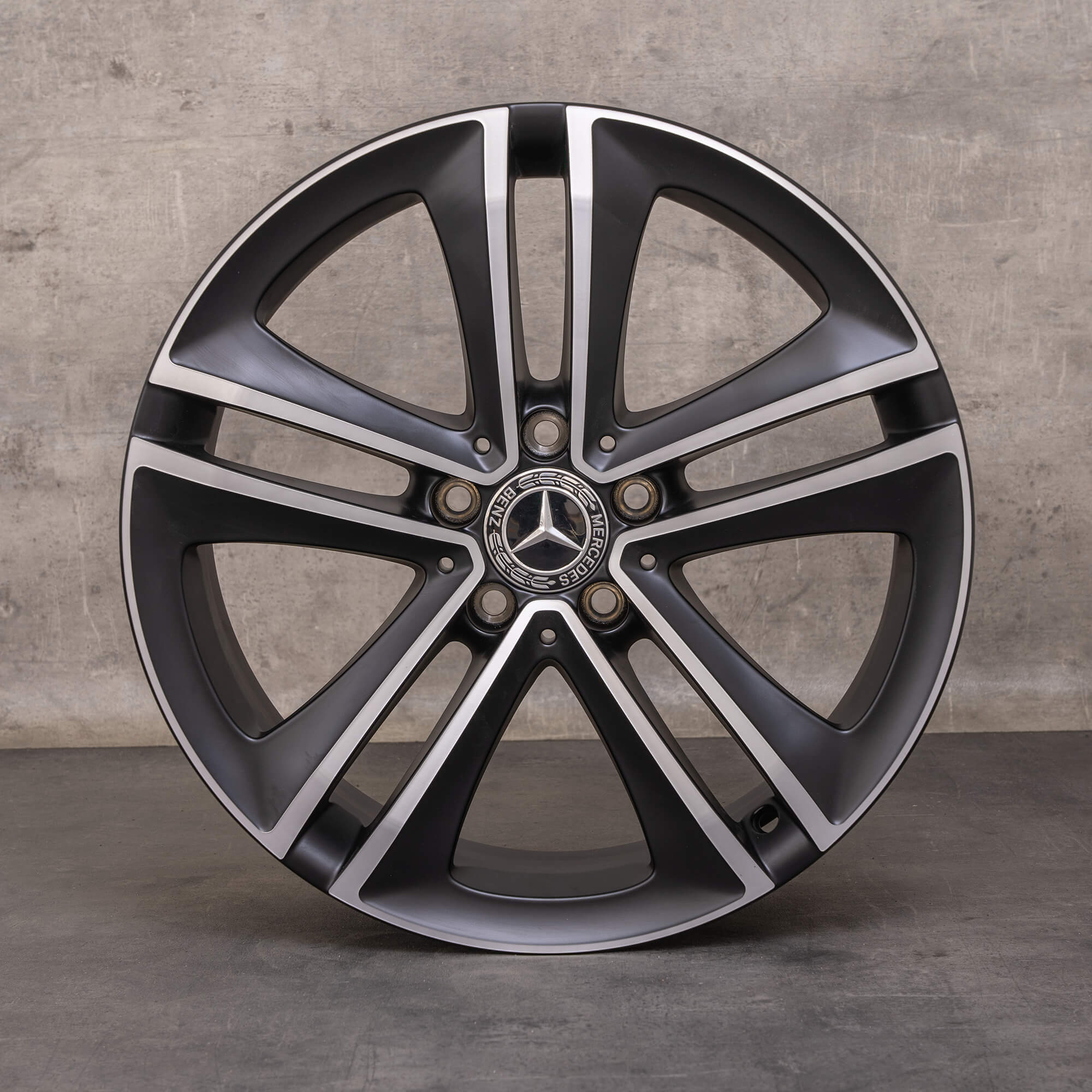 Oryginał Mercedes Benz CLS Felgi 18 cali C257 Coupe A2574010100 A2574010200 czarny polerowany
